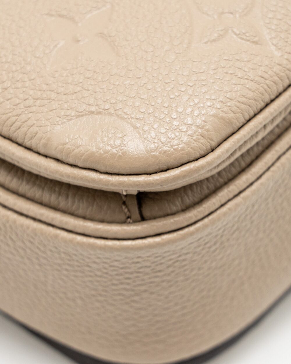 AAA Replica Louis Vuitton LV POCHETTE METIS MONOGRAM EMPREINTE TOURTERELLE GHW