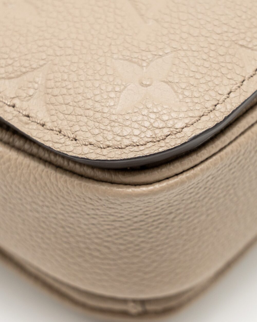 AAA Replica Louis Vuitton LV POCHETTE METIS MONOGRAM EMPREINTE TOURTERELLE GHW
