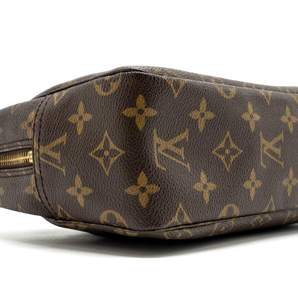 AAA Replica Louis Vuitton LV VINTAGE TROUSSE TOILETTE 28 COSMETIC BAG MONOGRAM CANVAS GHW