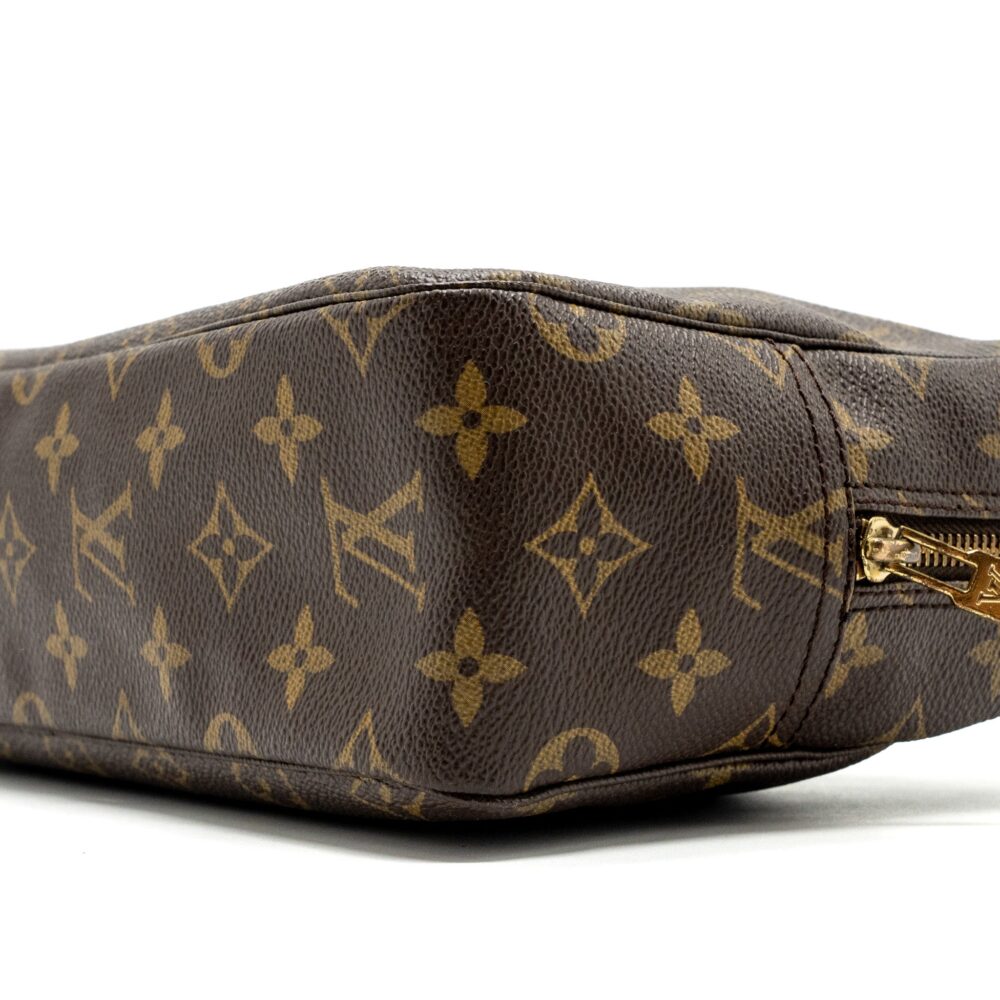 AAA Replica Louis Vuitton LV VINTAGE TROUSSE TOILETTE 28 COSMETIC BAG MONOGRAM CANVAS GHW