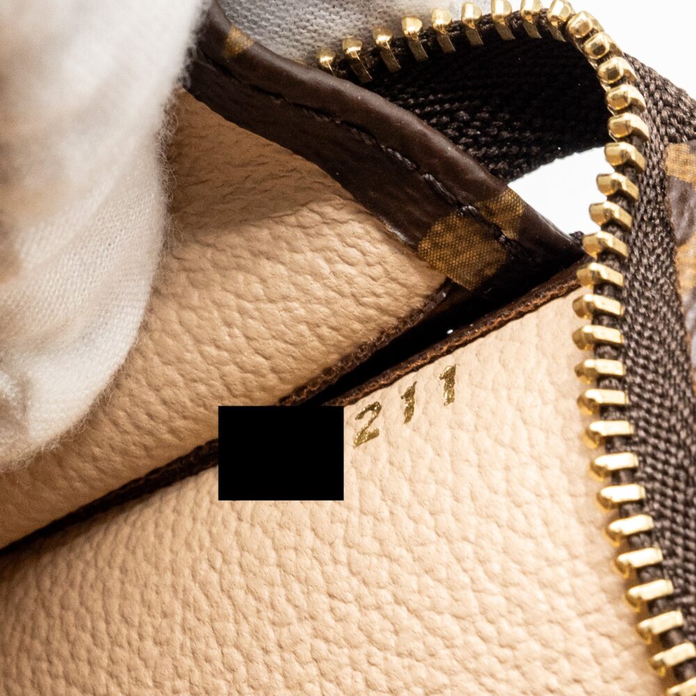 AAA Replica Louis Vuitton LV TOILETRY POCHETTE 26 MONOGRAM CANVAS GHW