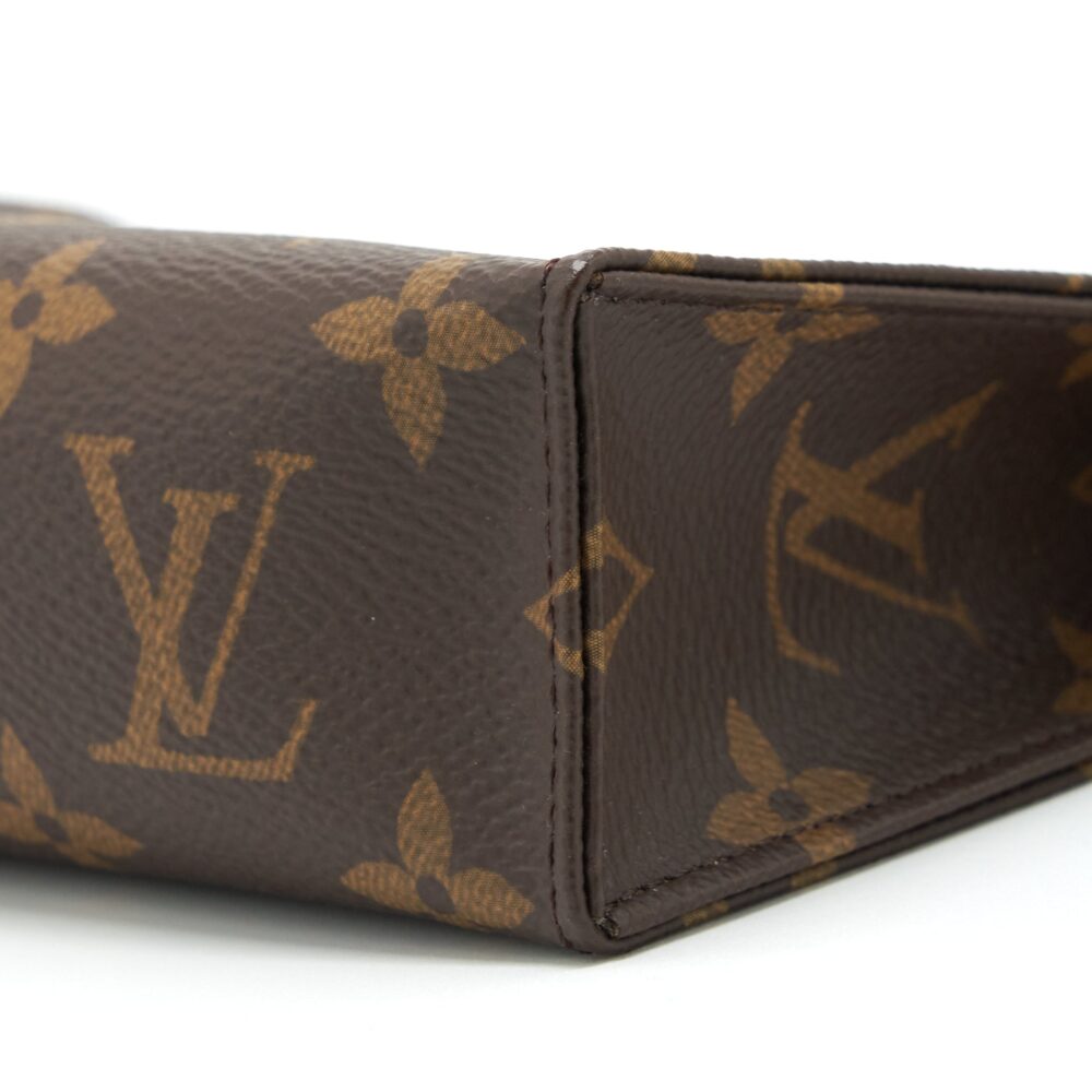 AAA Replica Louis Vuitton LV TOILETRY POCHETTE 15 MONOGRAM CANVAS GHW