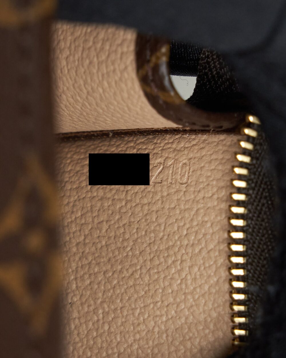 AAA Replica Louis Vuitton LV TOILETRY POCHETTE 15 MONOGRAM CANVAS GHW