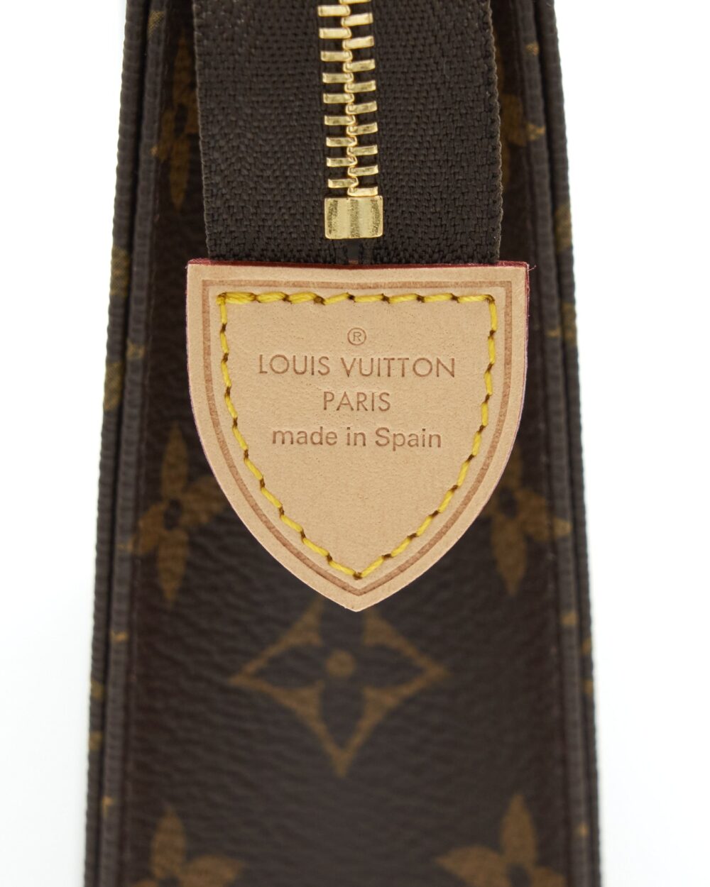 AAA Replica Louis Vuitton LV TOILETRY POCHETTE 26 MONOGRAM CANVAS GHW