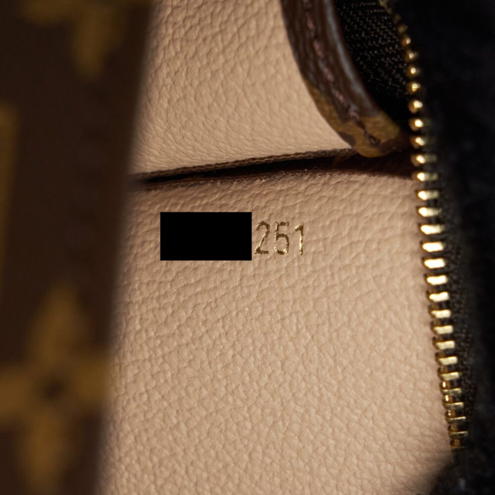 AAA Replica Louis Vuitton LV TOILETRY POCHETTE 26 MONOGRAM CANVAS GHW