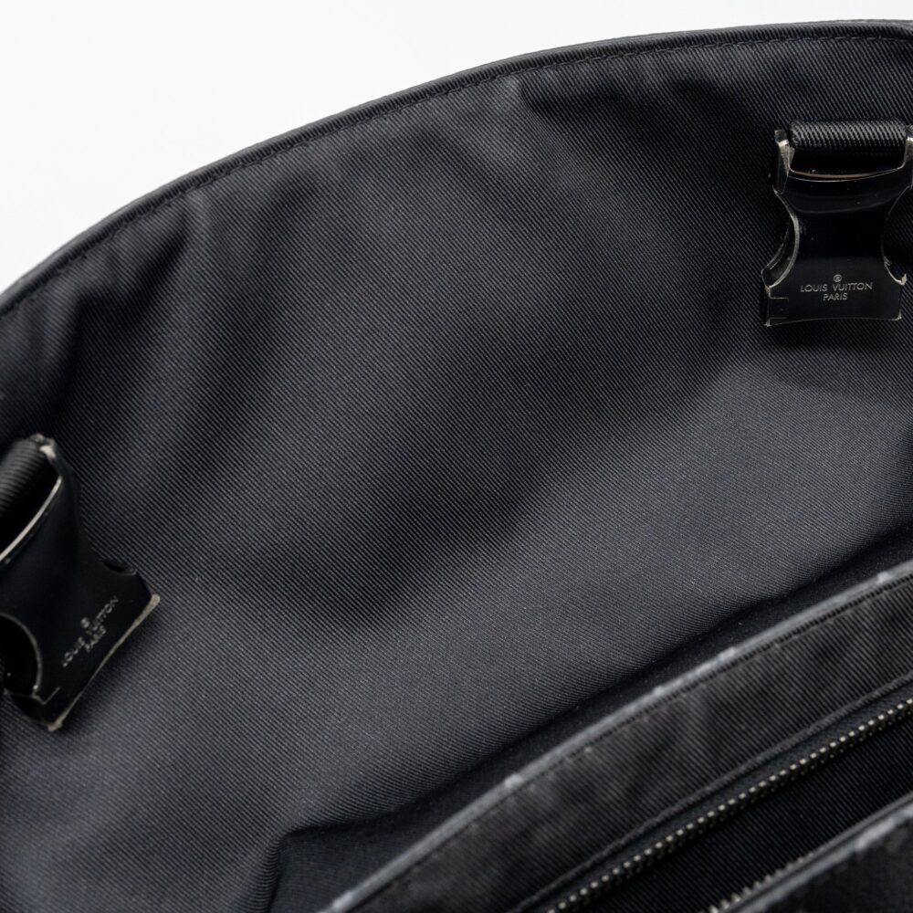 AAA Replica Louis Vuitton LV MESSENGER PM VOYOGER MONOGRAM ECLIPSE CANVAS BLACK SHW