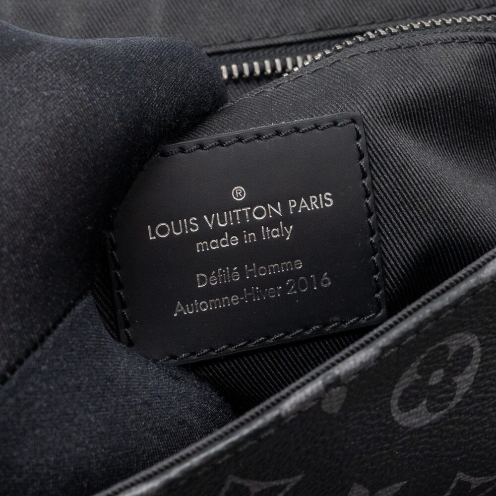 AAA Replica Louis Vuitton LV MESSENGER PM VOYOGER MONOGRAM ECLIPSE CANVAS BLACK SHW