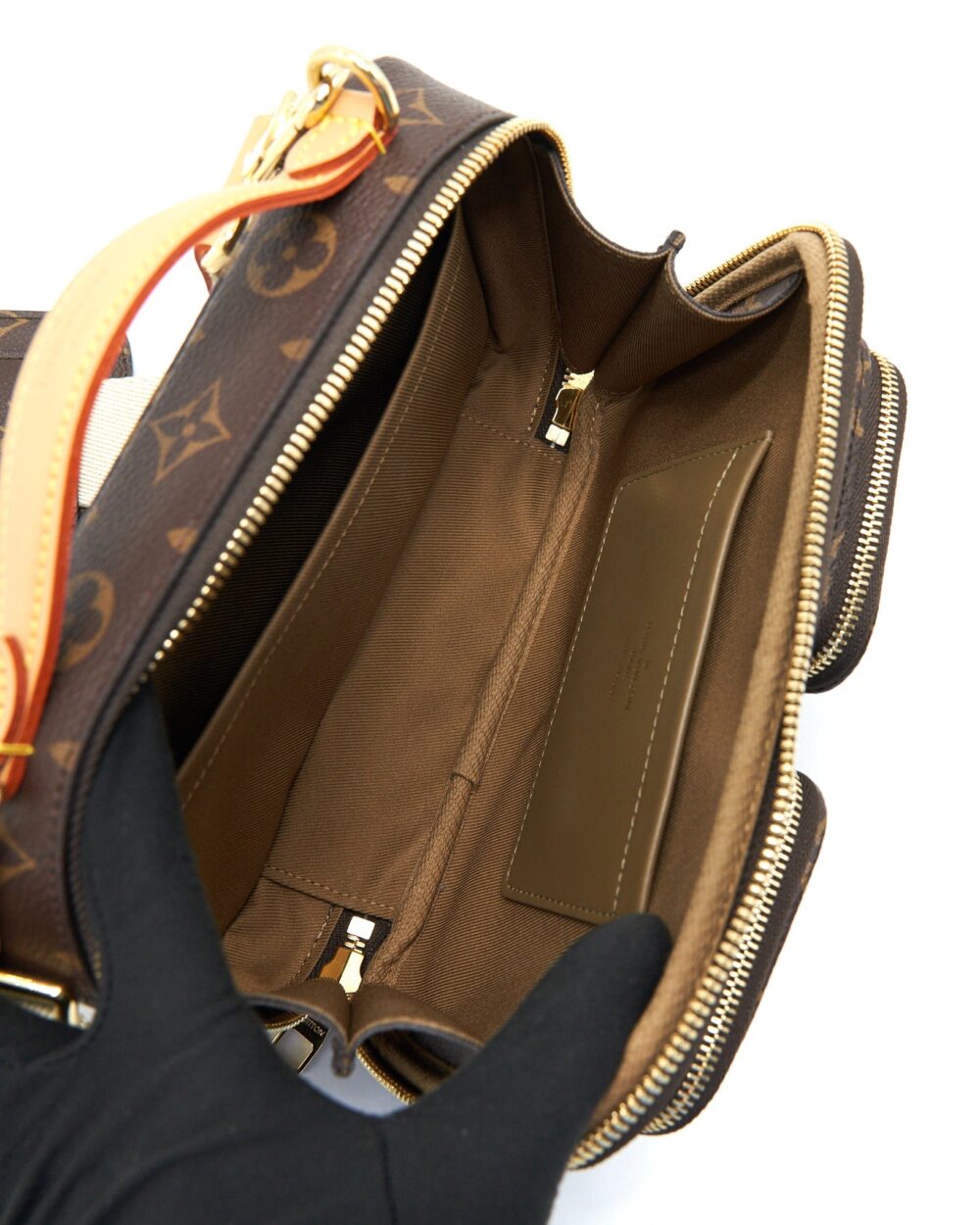 AAA Replica Louis Vuitton LV UTILITY CROSSBODY MONOGRAM CANVAS BAG