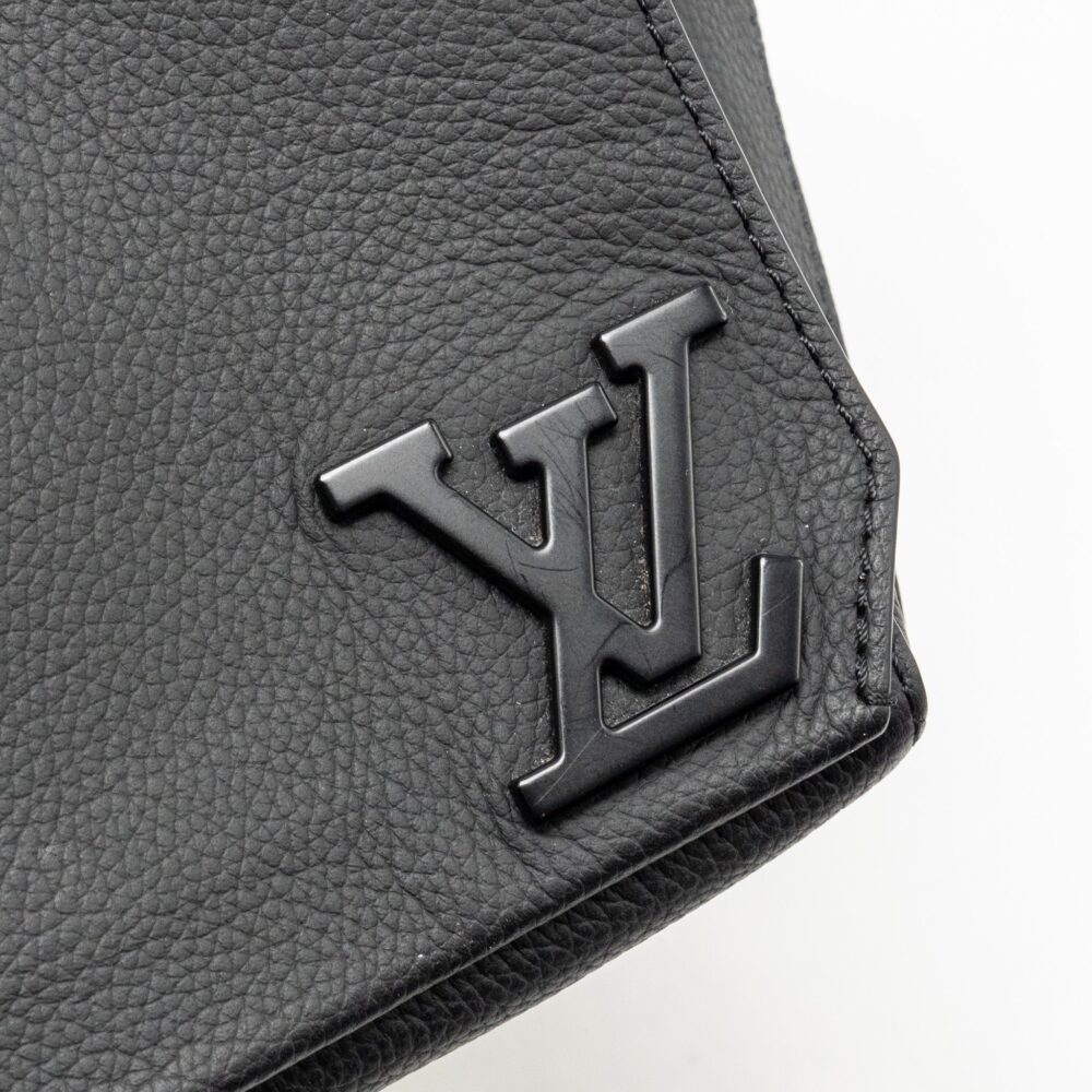 AAA Replica Louis Vuitton LV AEROGRAM TAKEOFF SLING BLACK GRAINED CALFSKIN BLACK HARDWARE