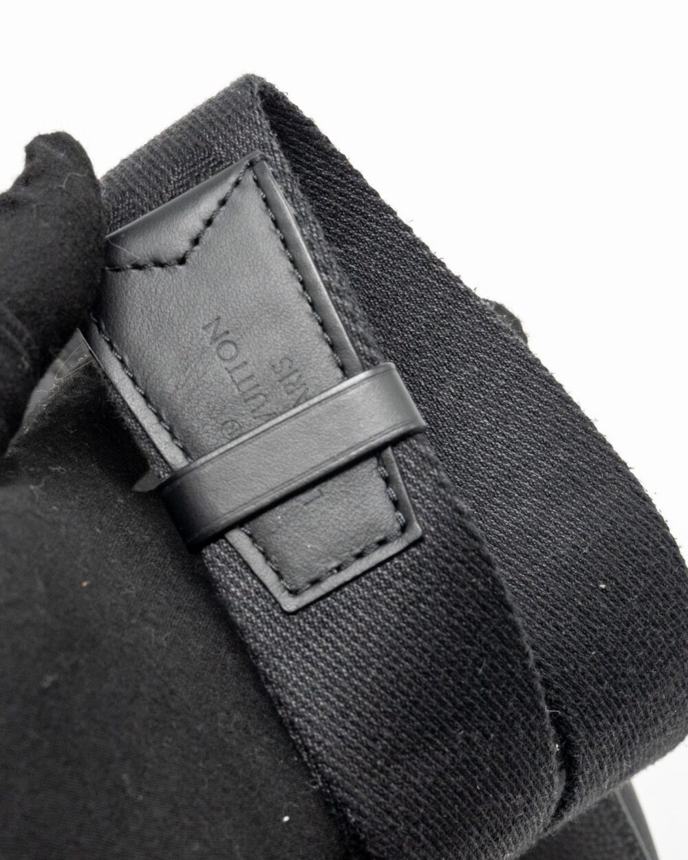 AAA Replica Louis Vuitton LV AEROGRAM TAKEOFF SLING BLACK GRAINED CALFSKIN BLACK HARDWARE