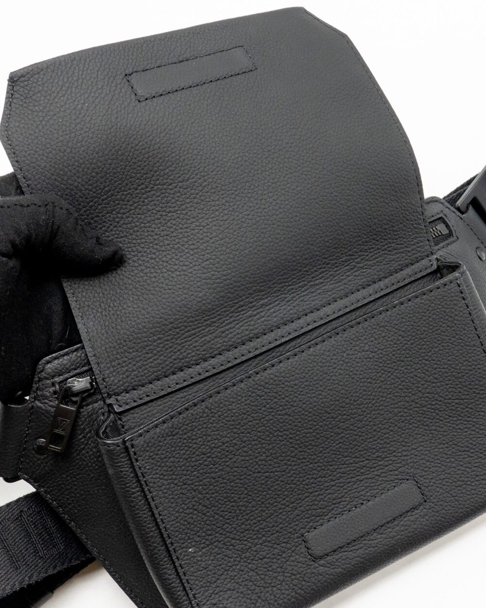 AAA Replica Louis Vuitton LV AEROGRAM TAKEOFF SLING BLACK GRAINED CALFSKIN BLACK HARDWARE