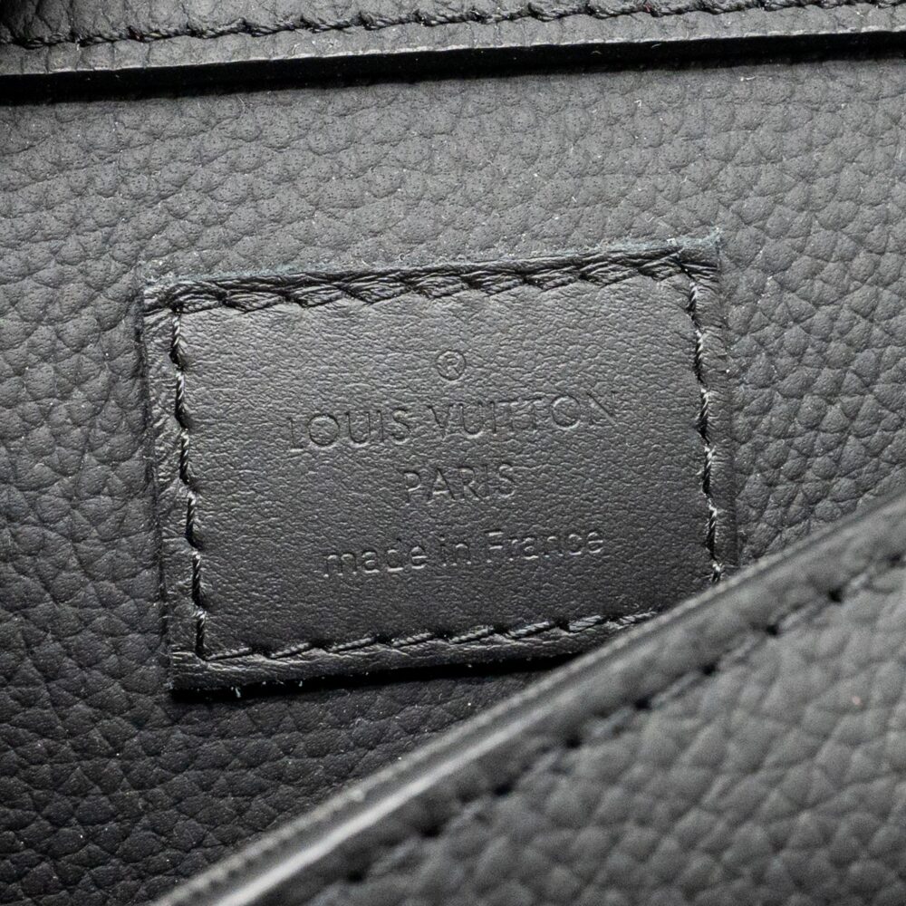 AAA Replica Louis Vuitton LV AEROGRAM TAKEOFF SLING BLACK GRAINED CALFSKIN BLACK HARDWARE