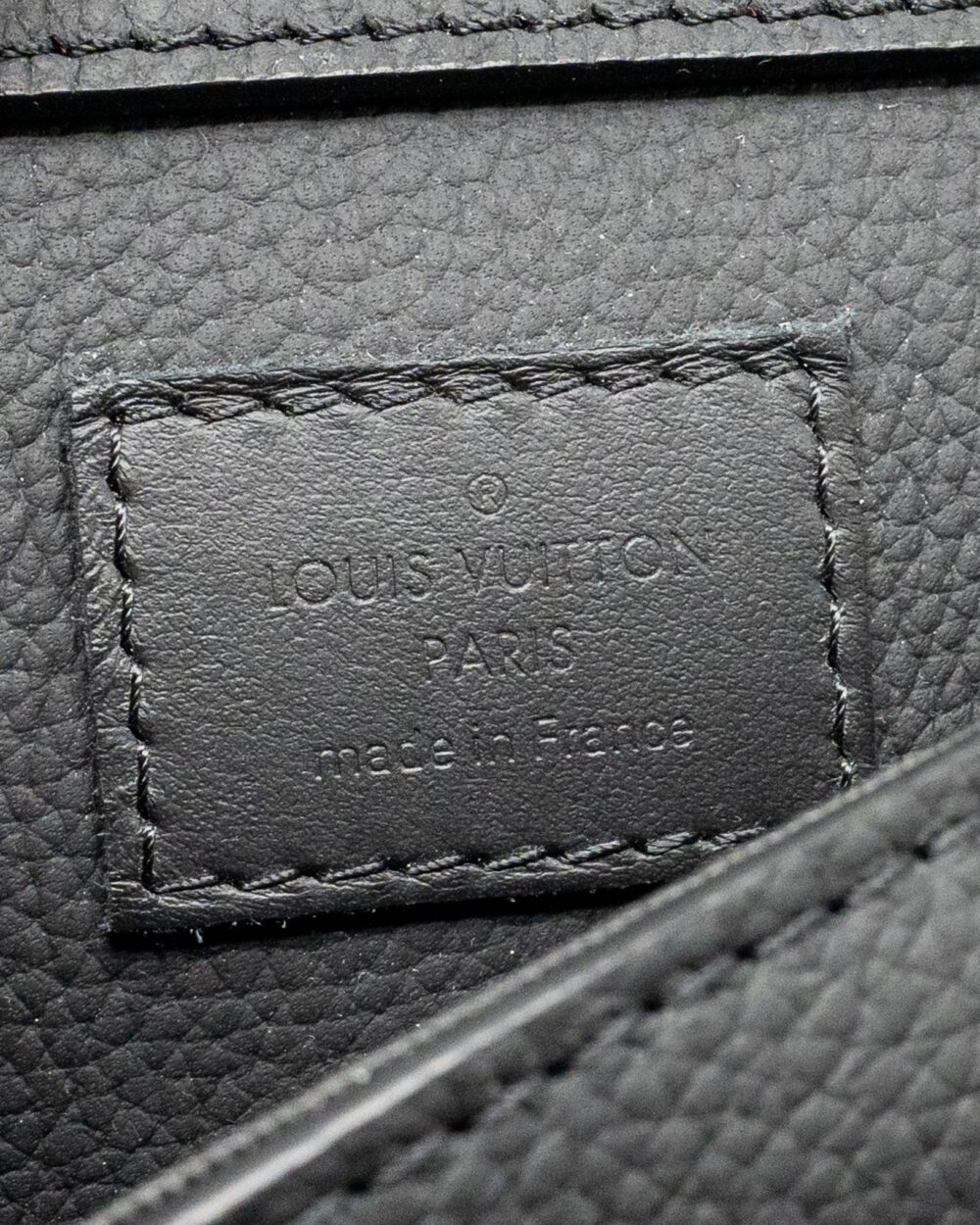 AAA Replica Louis Vuitton LV AEROGRAM TAKEOFF SLING BLACK GRAINED CALFSKIN BLACK HARDWARE