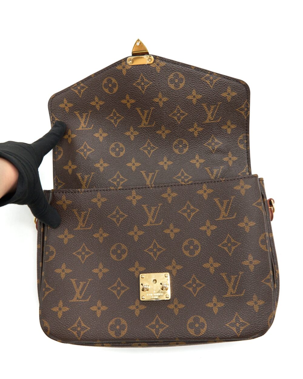 AAA Replica Louis Vuitton LV POCHETTE METIS MONOGRAM CANVAS GHW