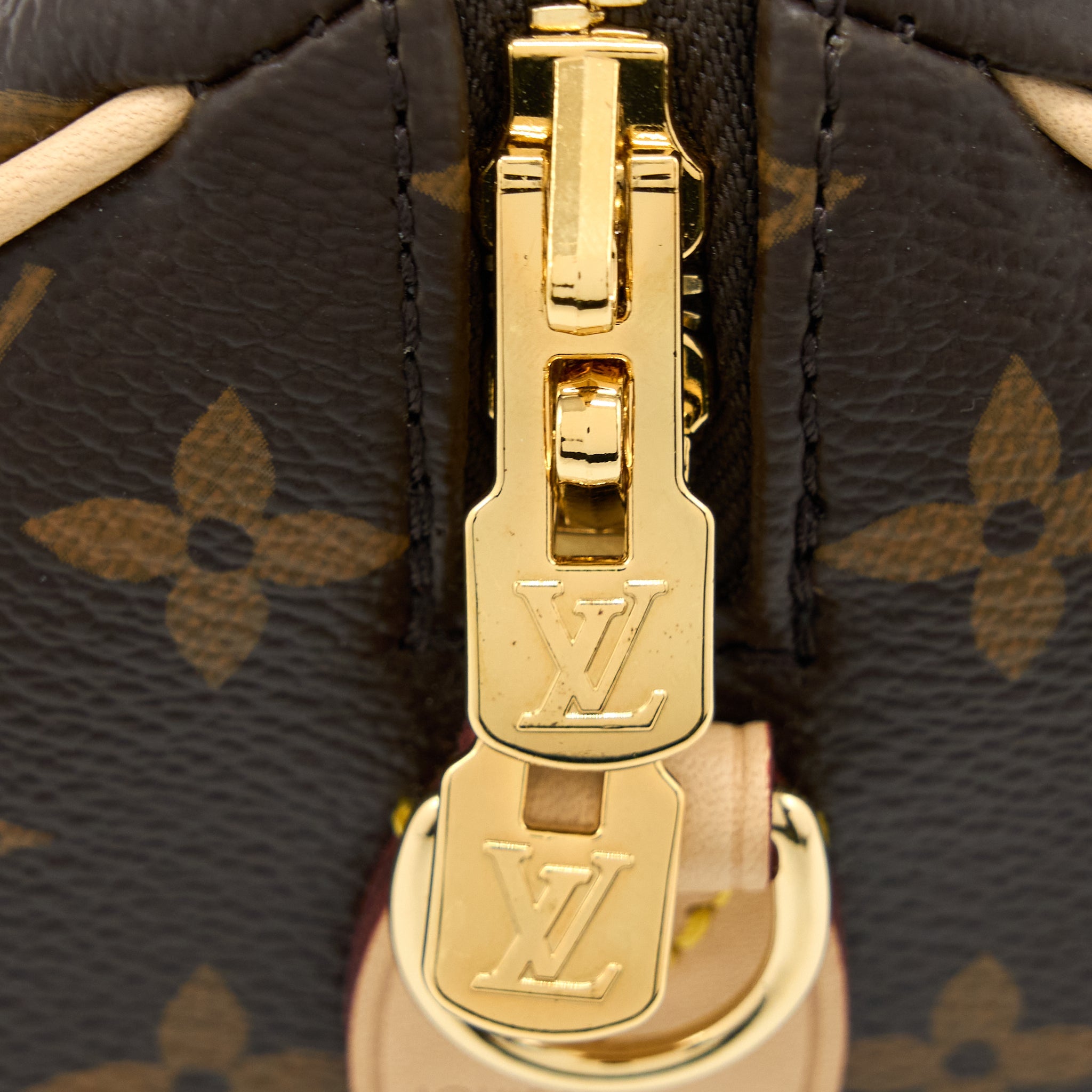 AAA Replica Louis Vuitton LV SPEEDY BANDOULIERE 20 MONOGRAM CANVAS WITH FUCHSIA STRAP