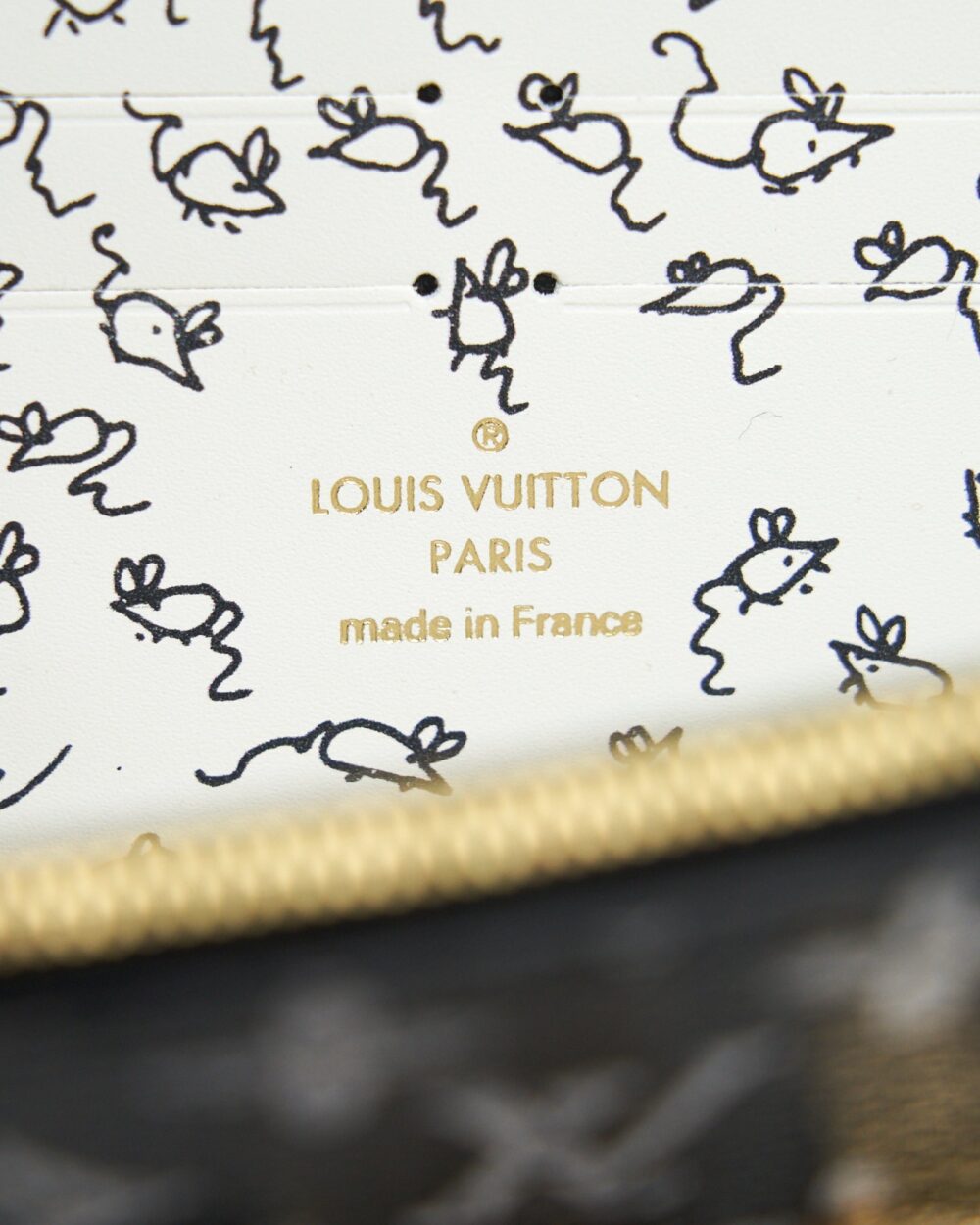 AAA Replica Louis Vuitton LV TWIST CHAIN WALLET MONOGRAM CATOGRAM CAT BLACK