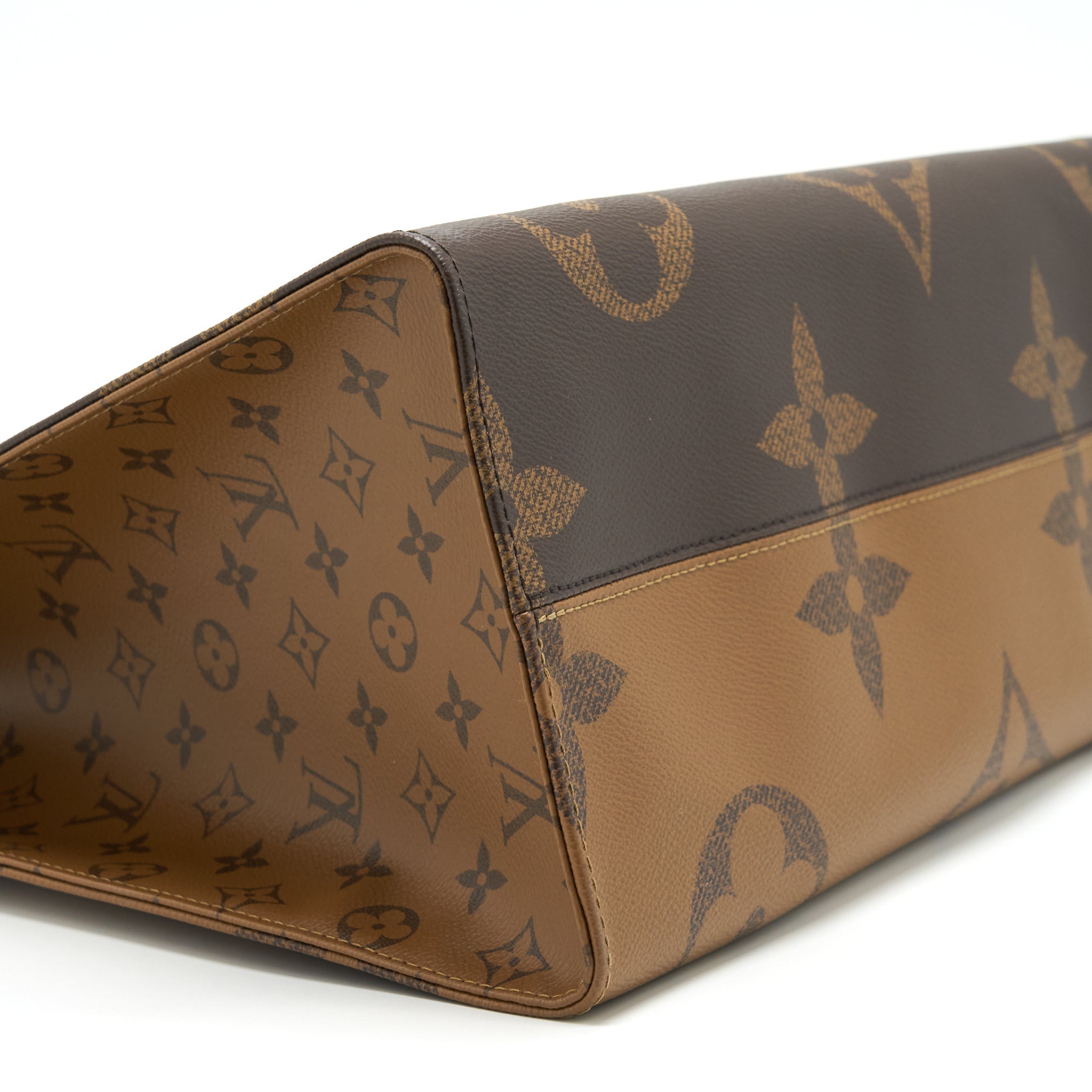 AAA Replica Louis Vuitton LV ON THE GO GM MONOGRAM REVERSE CANVAS GHW