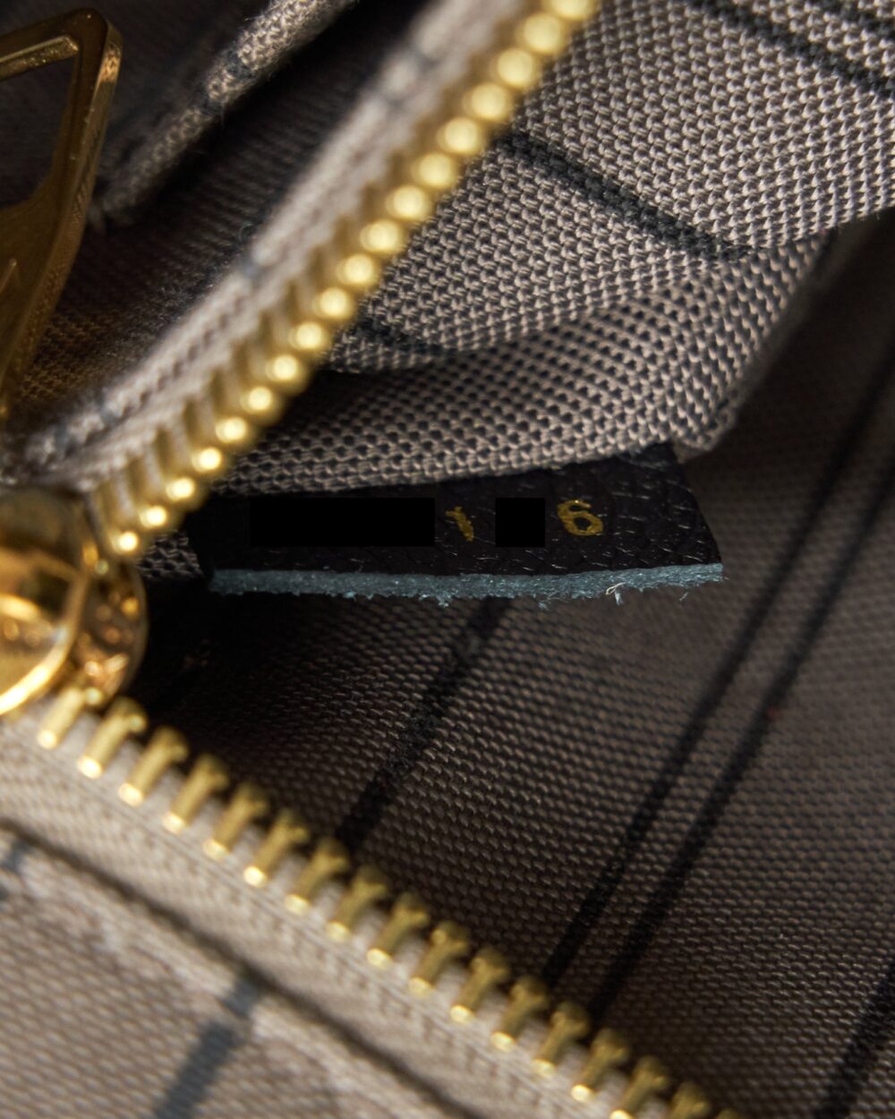 AAA Replica Louis Vuitton LV MONOGRAM EMPREINTE PONT NEUF MM NOIR