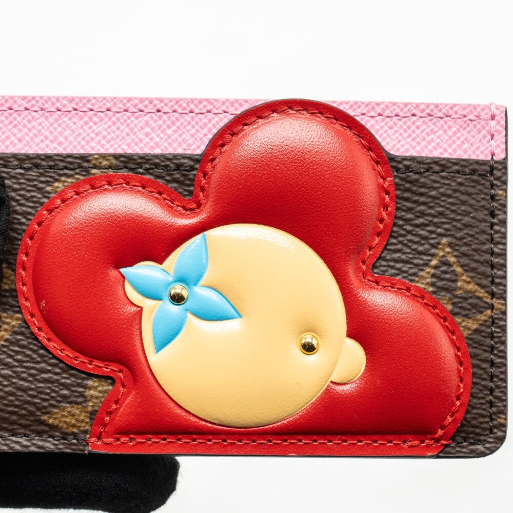AAA Replica Louis Vuitton LV 2023 CHRISTMAS VIVIENNE CARD HOLDER MONOGRAM CANVAS PALE PINK