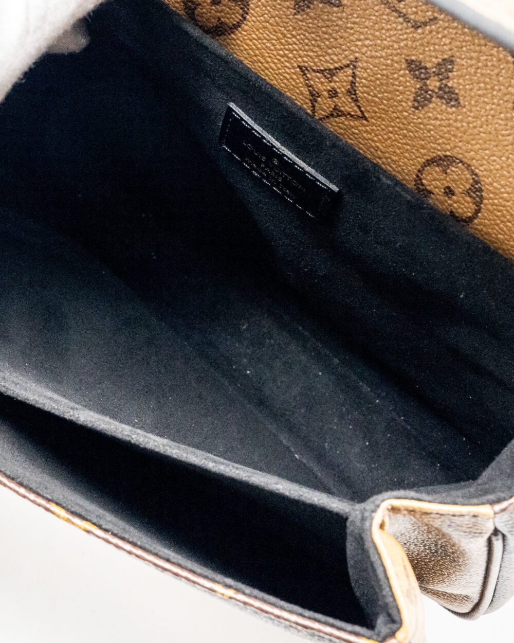 AAA Replica Louis Vuitton LV POCHETTE METIS MONOGRAM REVERSE CANVAS GHW