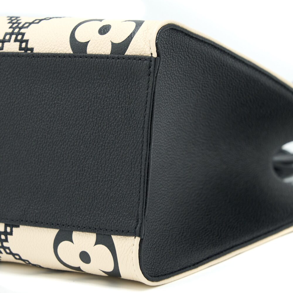 AAA Replica Louis Vuitton LV ONTHEGO MM EMPREINTE CREAM/ BLACK GHW (NEW VERSION)