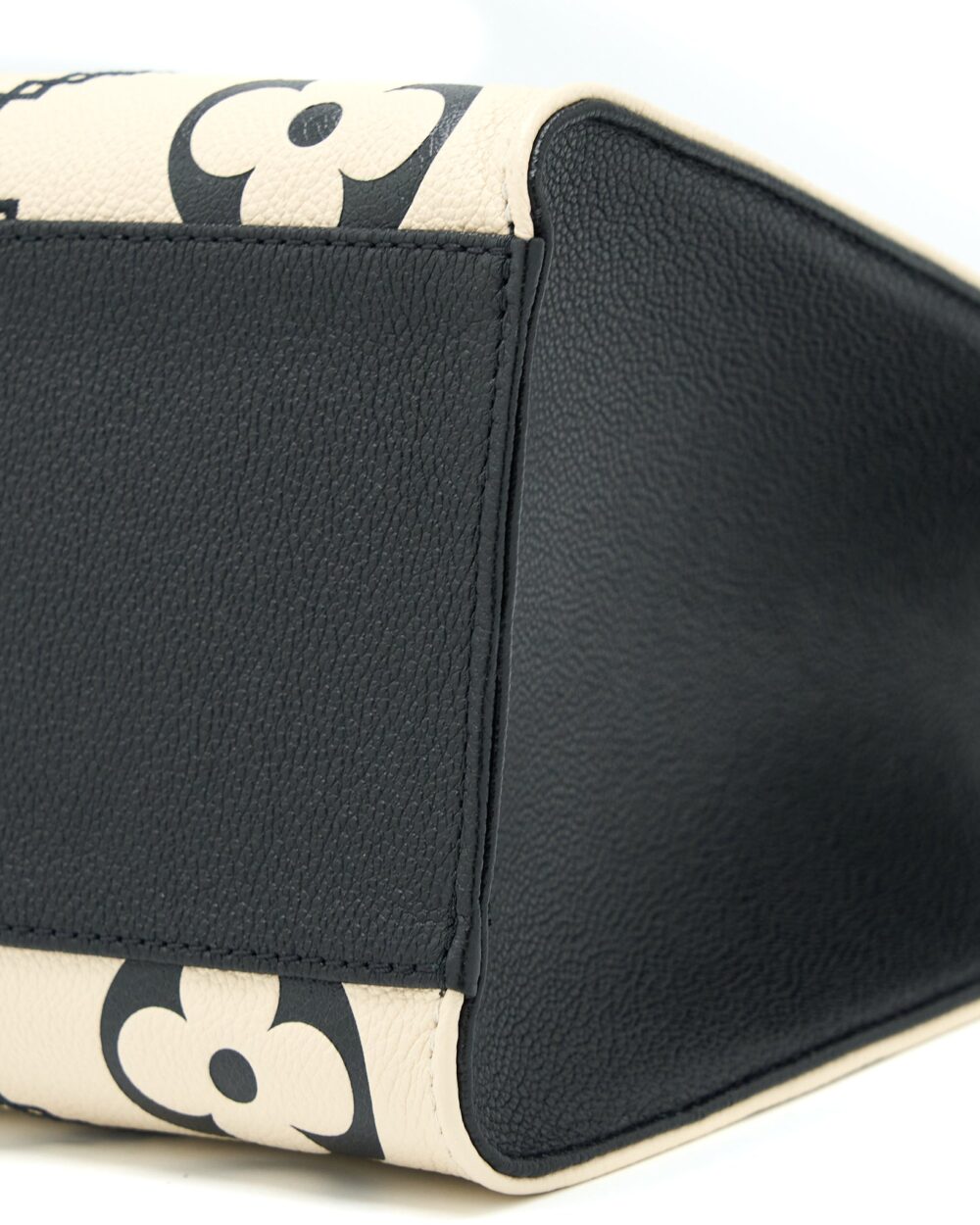AAA Replica Louis Vuitton LV ONTHEGO MM EMPREINTE CREAM/ BLACK GHW (NEW VERSION)