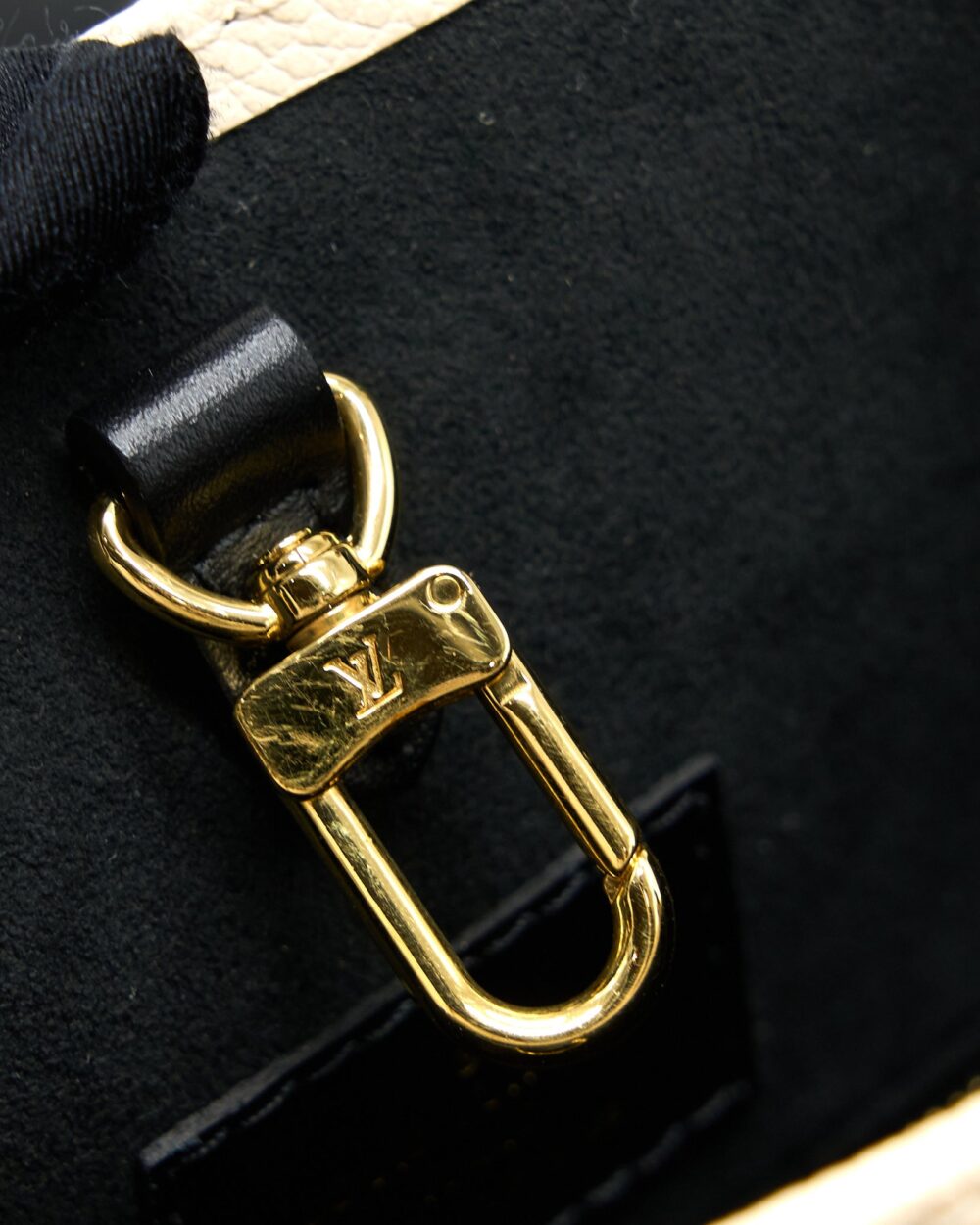 AAA Replica Louis Vuitton LV ONTHEGO MM EMPREINTE CREAM/ BLACK GHW (NEW VERSION)