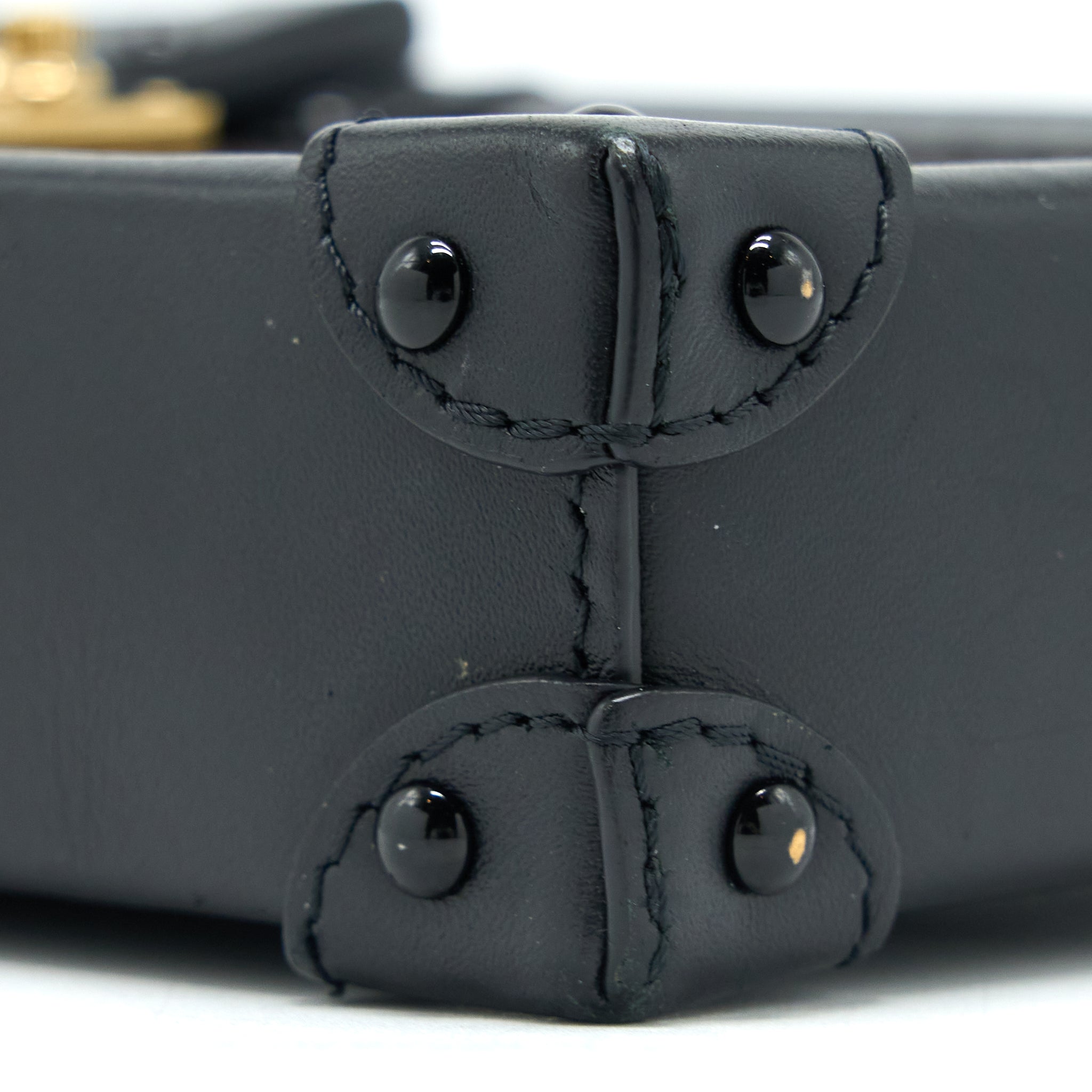 AAA Replica Louis Vuitton LV VERTICAL TRUNK POCHETTE WITH CHAIN MONOGRAM CANVAS GHW