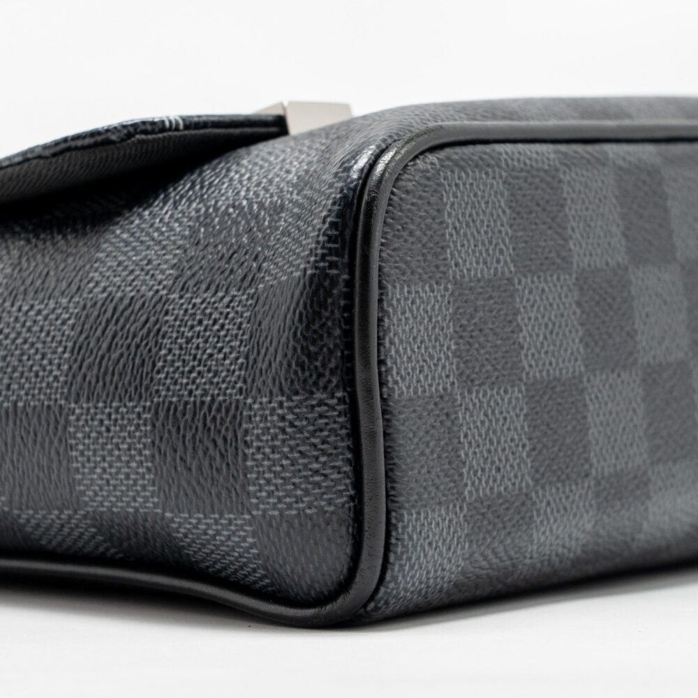 AAA Replica Louis Vuitton LV WORLD MAP DISTRICT MESSENGER BAG DAMIER GRAPHITE CANVAS SHW