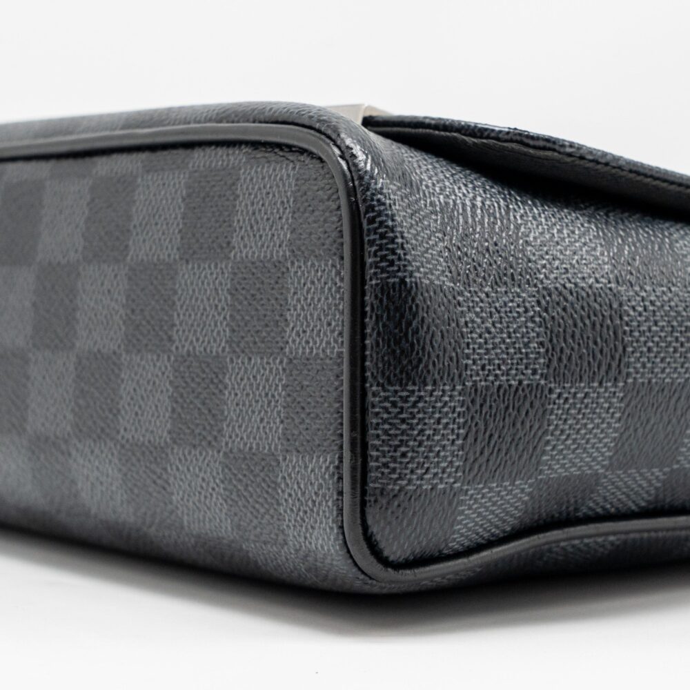AAA Replica Louis Vuitton LV WORLD MAP DISTRICT MESSENGER BAG DAMIER GRAPHITE CANVAS SHW