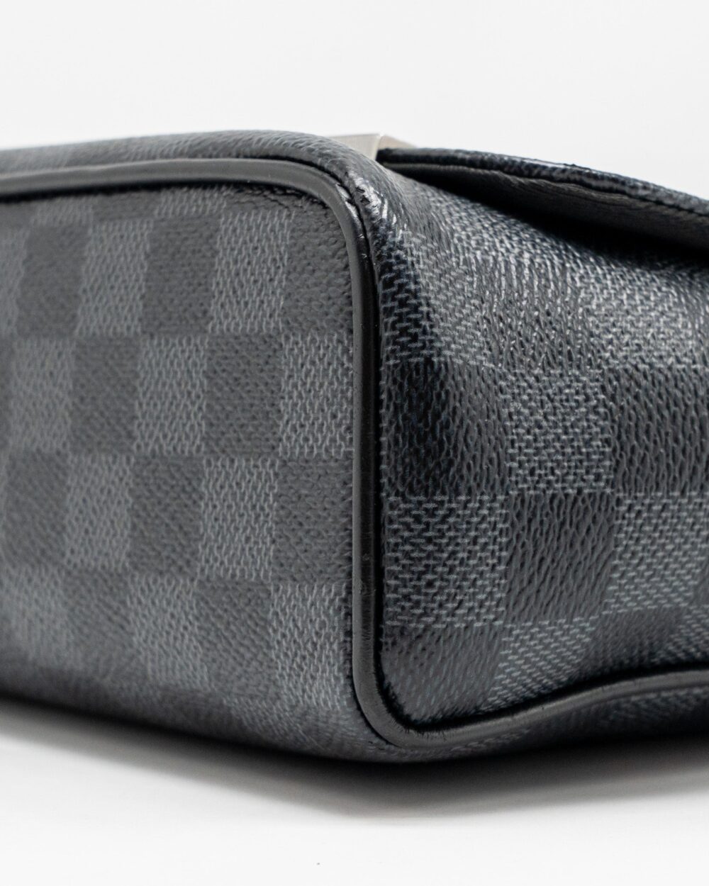 AAA Replica Louis Vuitton LV WORLD MAP DISTRICT MESSENGER BAG DAMIER GRAPHITE CANVAS SHW