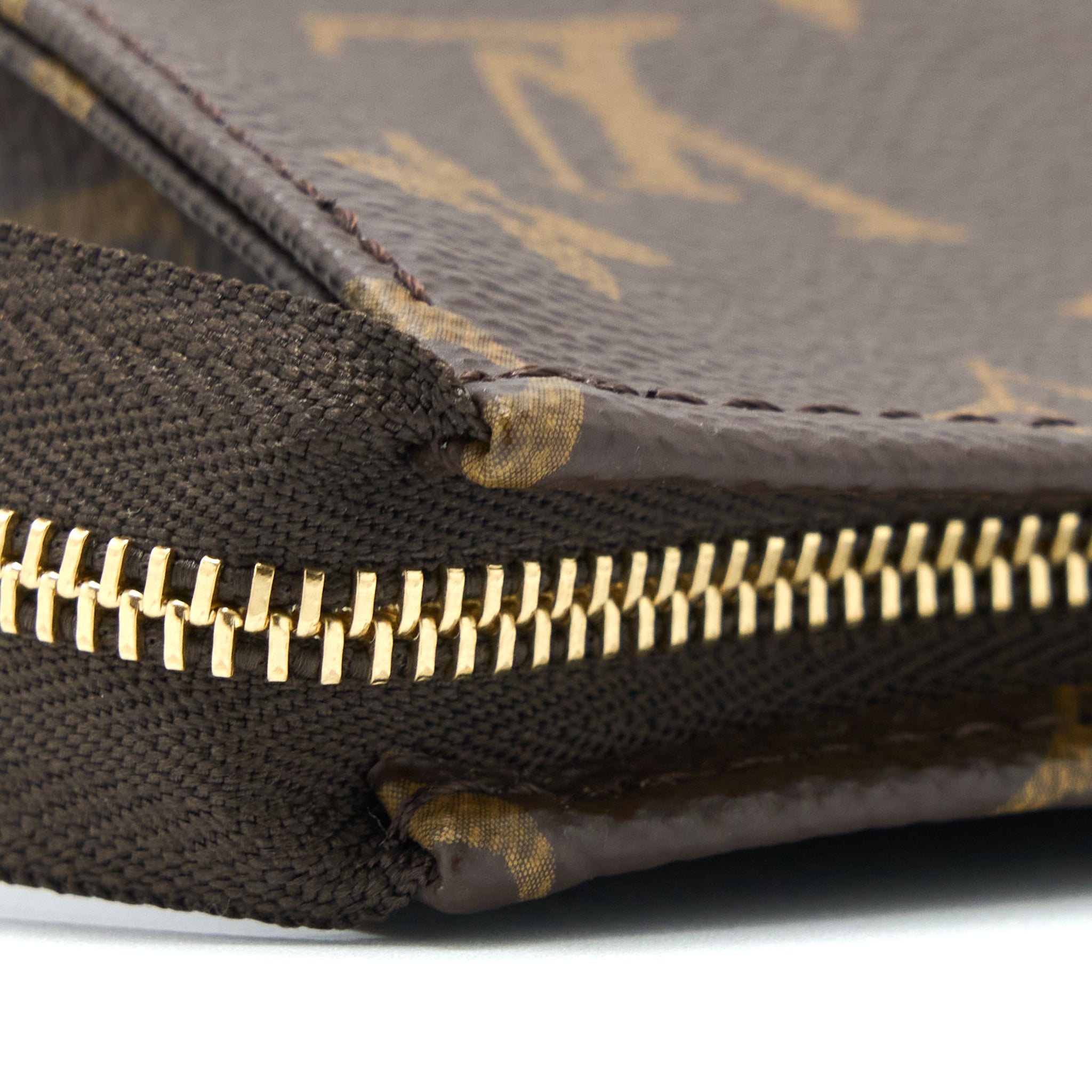AAA Replica Louis Vuitton LV TOILETRY POCHETTE 15 MONOGRAM CANVAS GHW