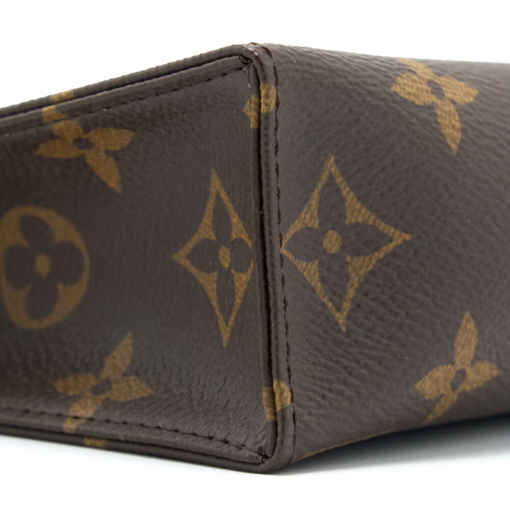 AAA Replica Louis Vuitton LV TOILETRY POCHETTE 19 MONOGRAM CANVAS GHW