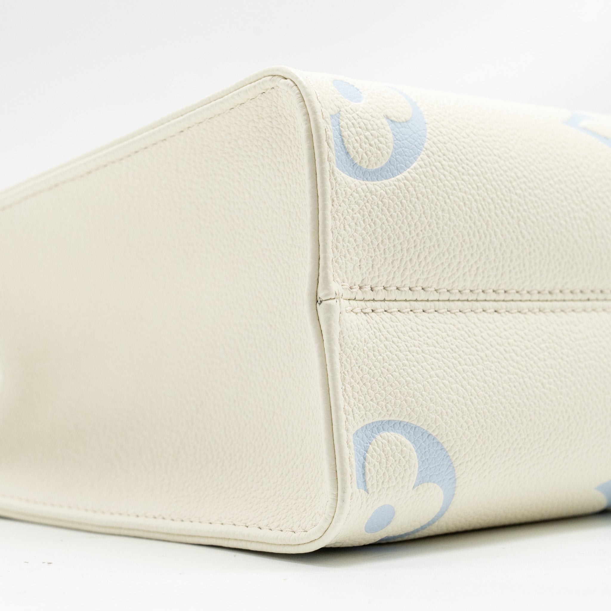 AAA Replica Louis Vuitton LV ONTHEGO PM BICOLOUR MONOGRAM EMPREINTE LATTE/CANDY BLUE GHW