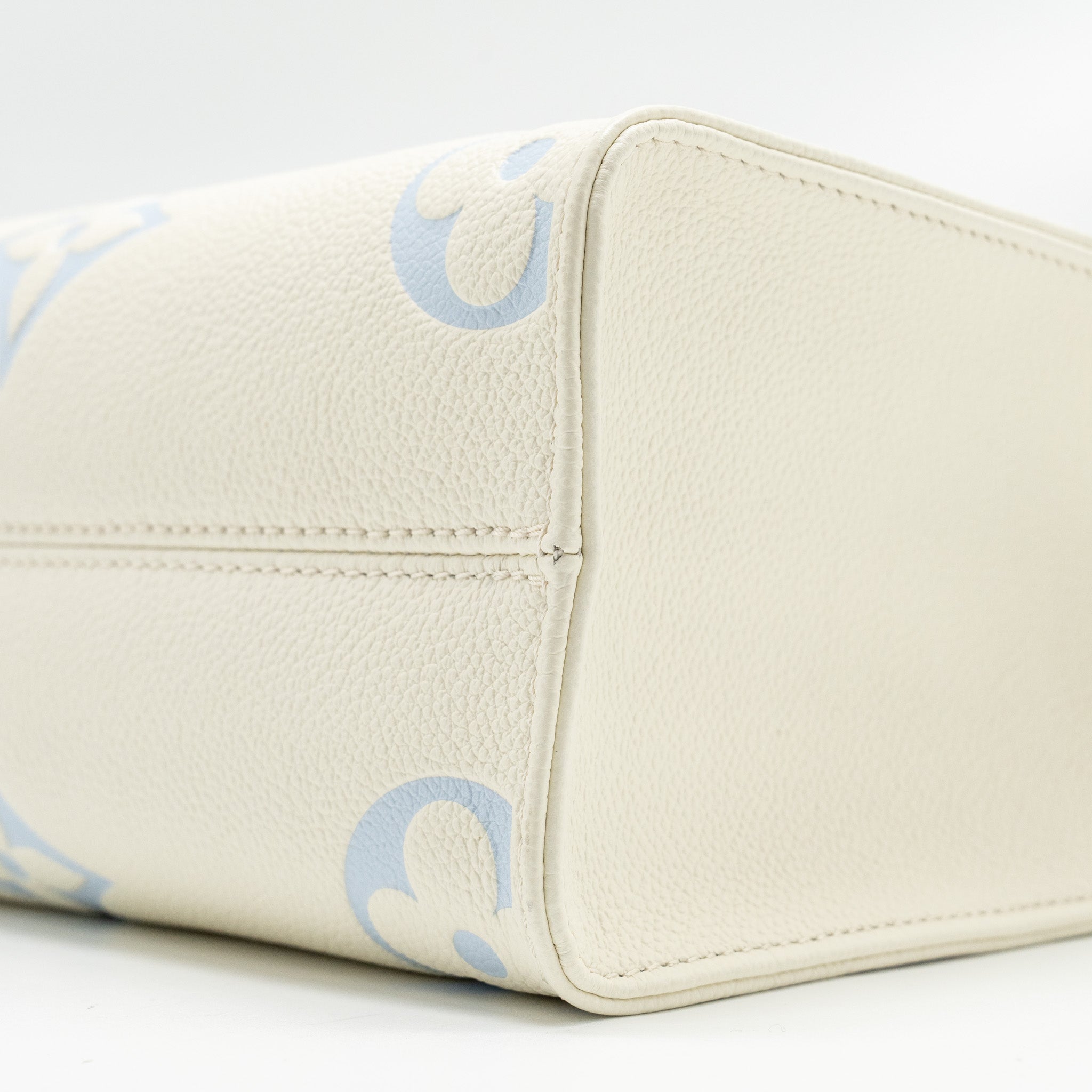 AAA Replica Louis Vuitton LV ONTHEGO PM BICOLOUR MONOGRAM EMPREINTE LATTE/CANDY BLUE GHW