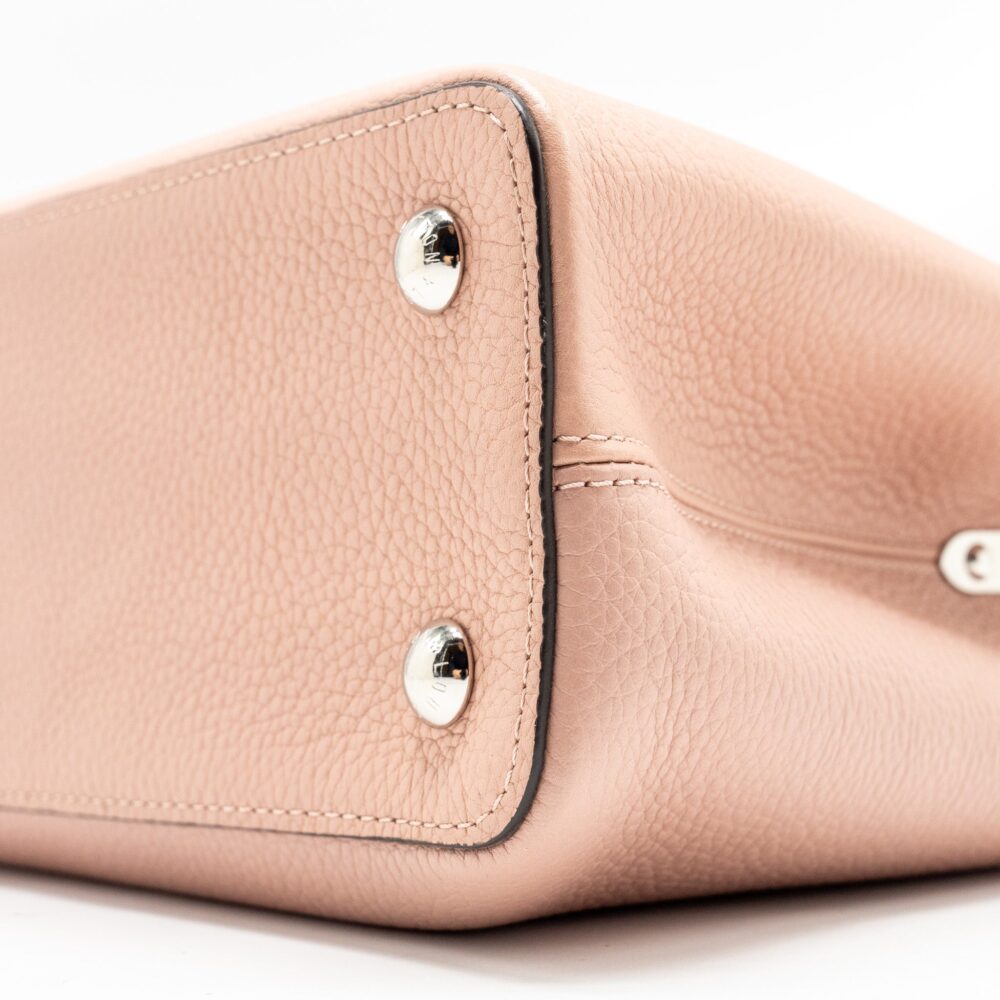 AAA Replica Louis Vuitton LV CAPUCINES MM TAURILLON PINK SHW