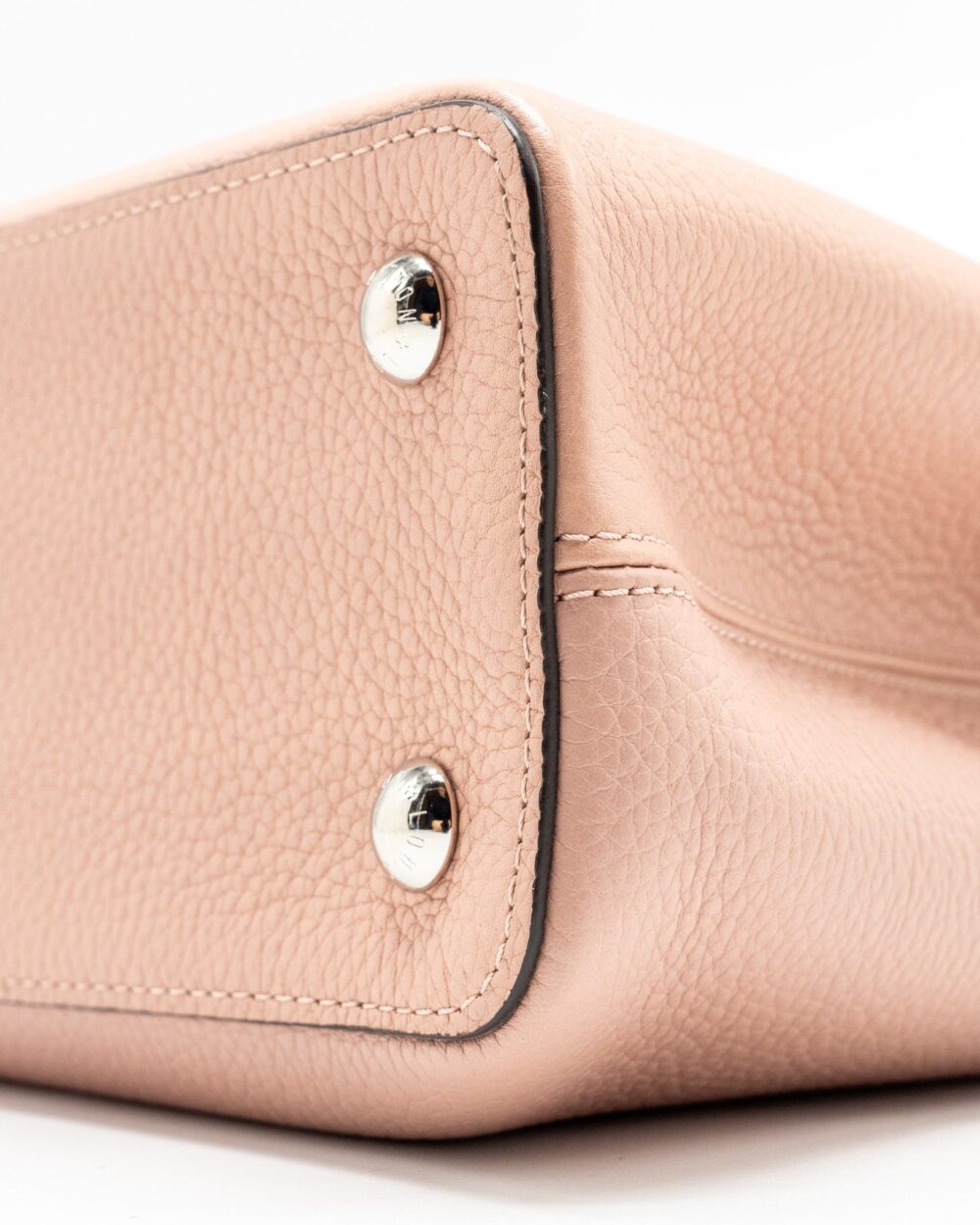 AAA Replica Louis Vuitton LV CAPUCINES MM TAURILLON PINK SHW 