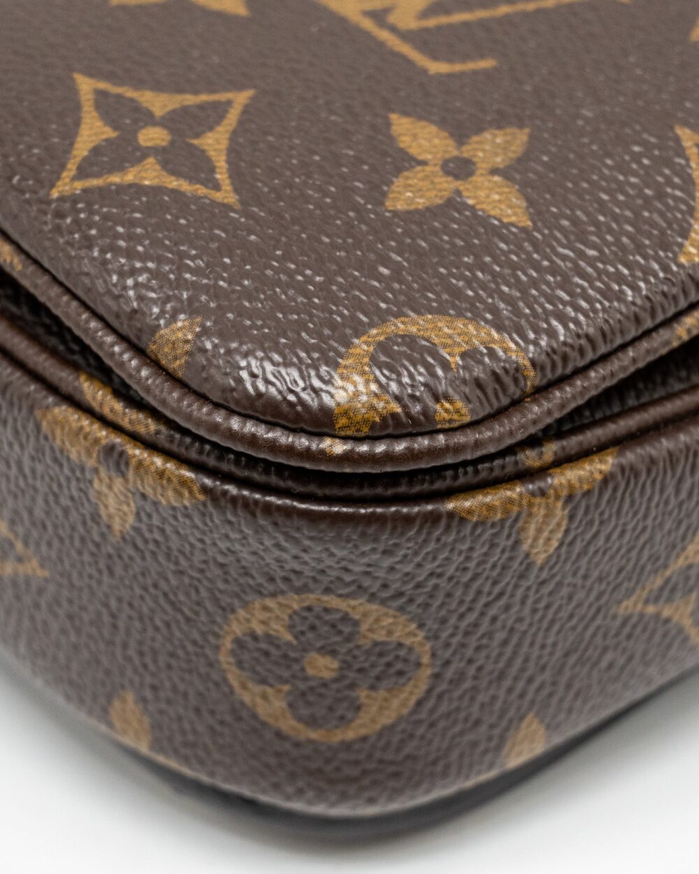 AAA Replica Louis Vuitton LV POCHETTE METIS MONOGRAM CANVAS GHW