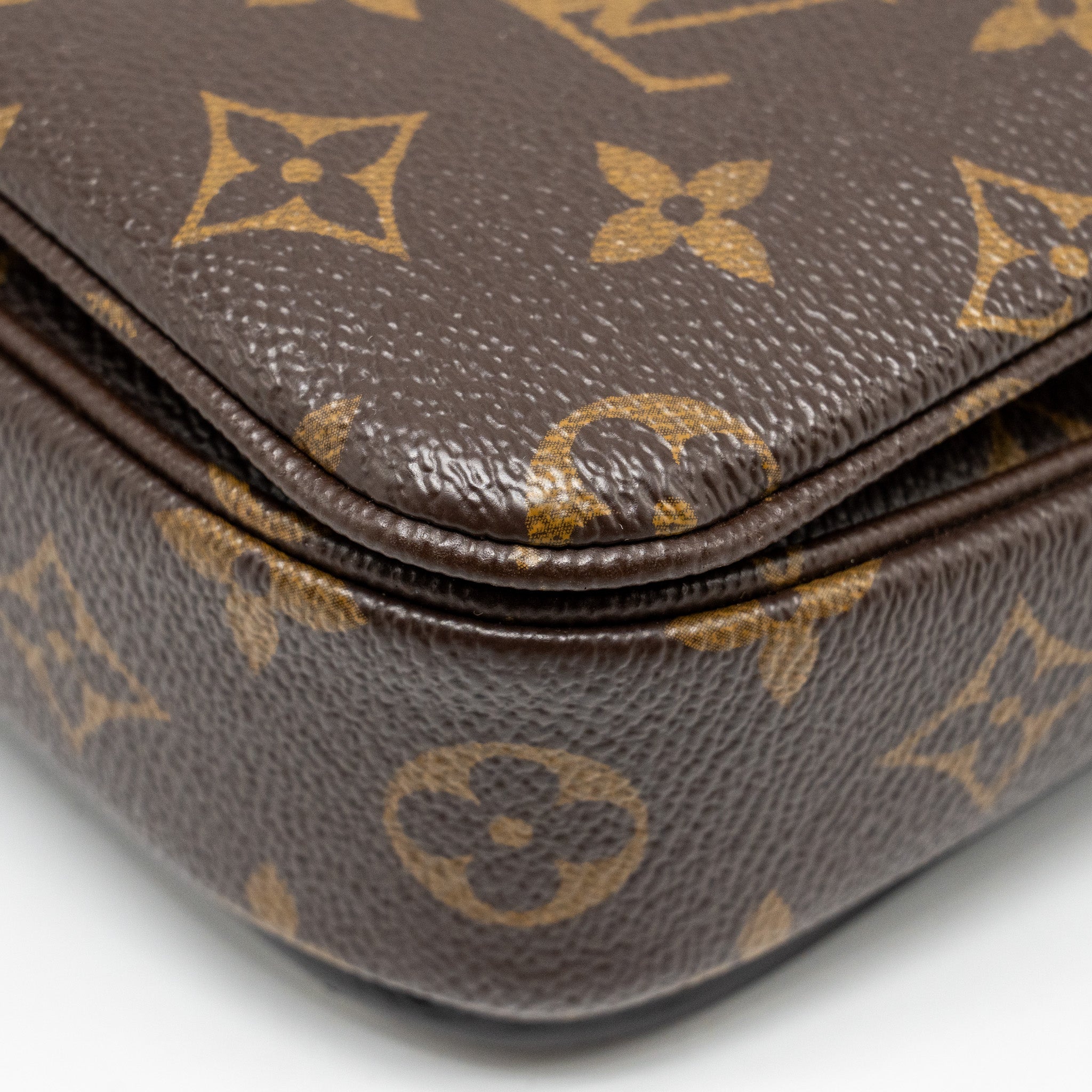 AAA Replica Louis Vuitton LV POCHETTE METIS MONOGRAM CANVAS GHW