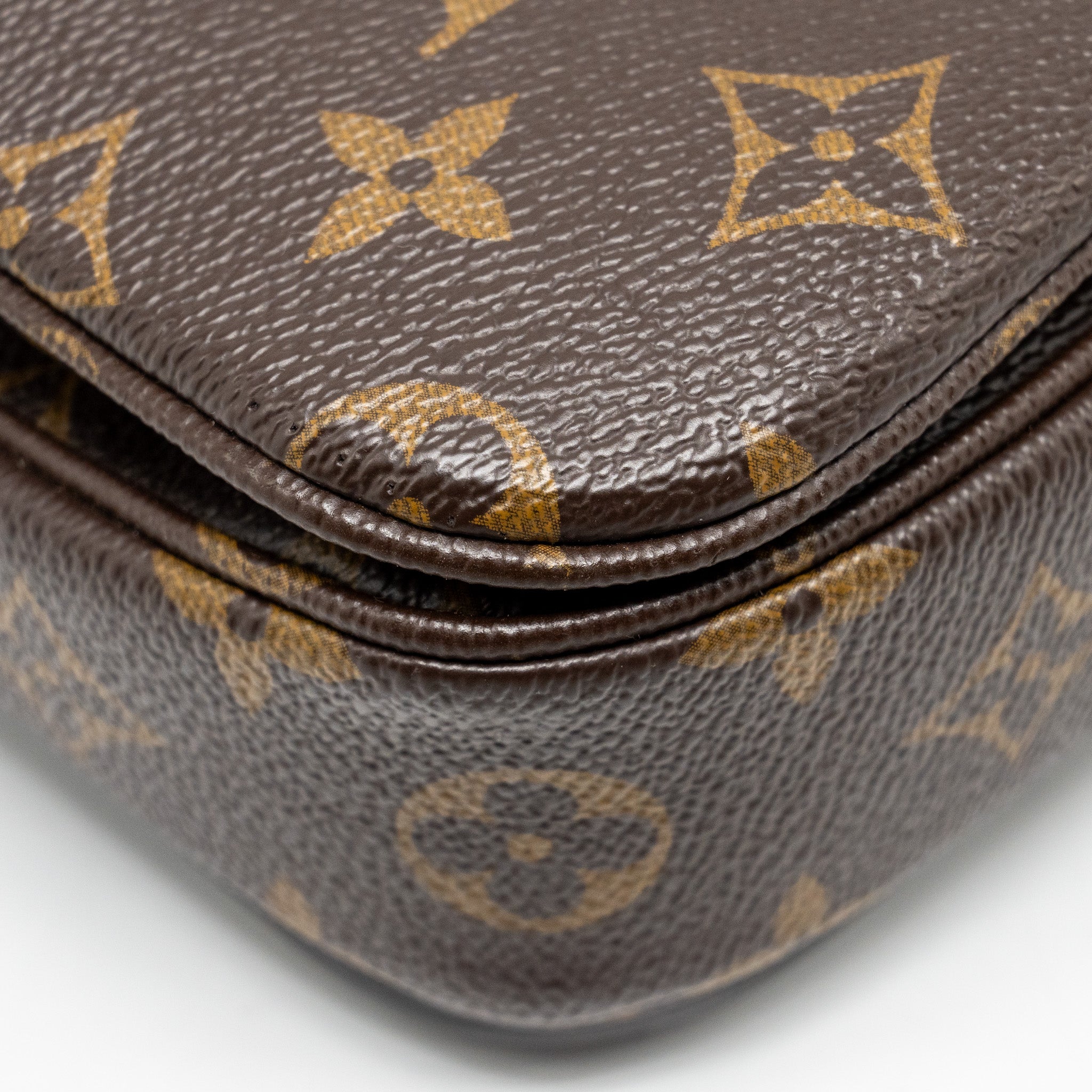 AAA Replica Louis Vuitton LV POCHETTE METIS MONOGRAM CANVAS GHW