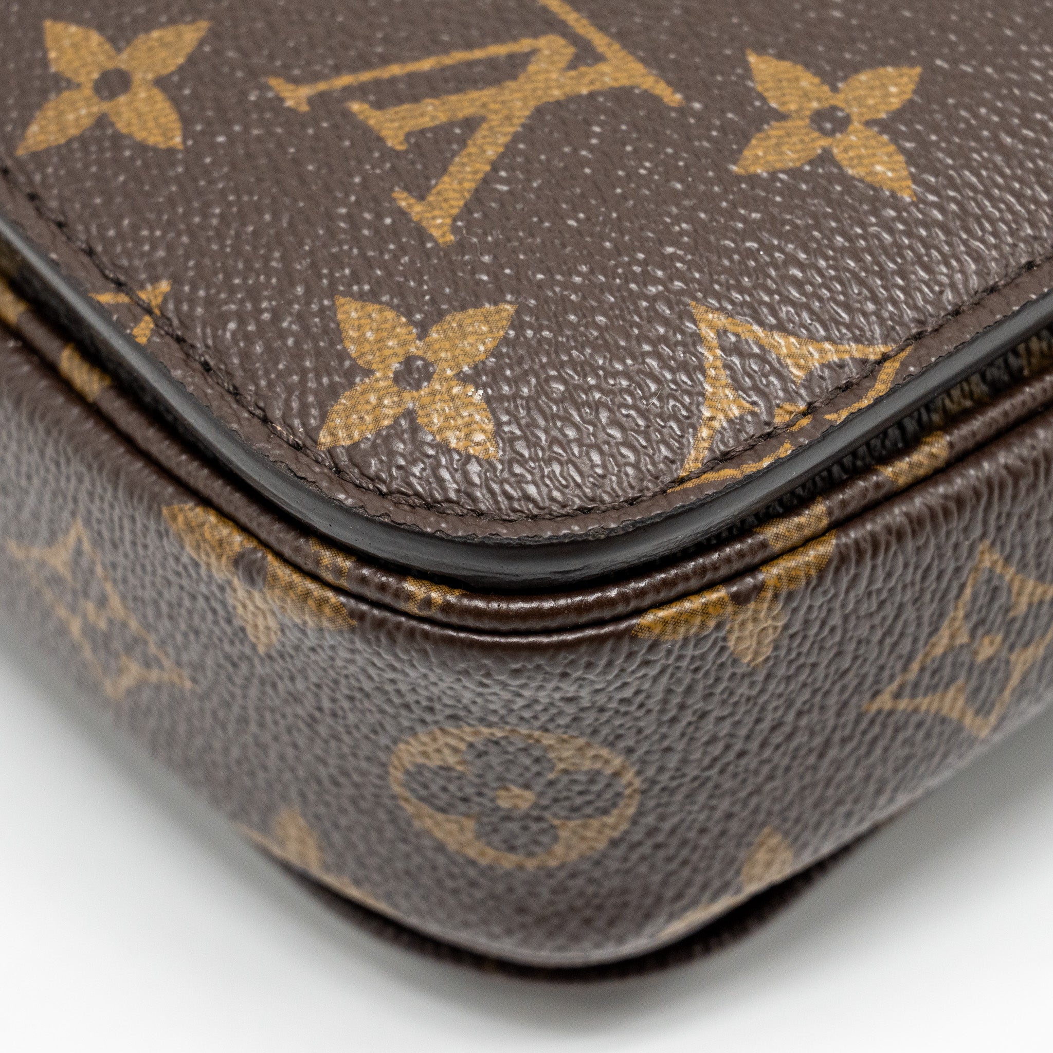 AAA Replica Louis Vuitton LV POCHETTE METIS MONOGRAM CANVAS GHW