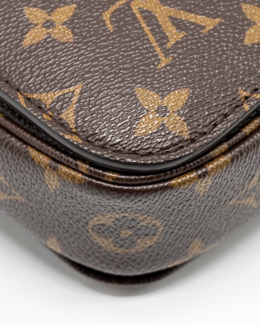 AAA Replica Louis Vuitton LV POCHETTE METIS MONOGRAM CANVAS GHW