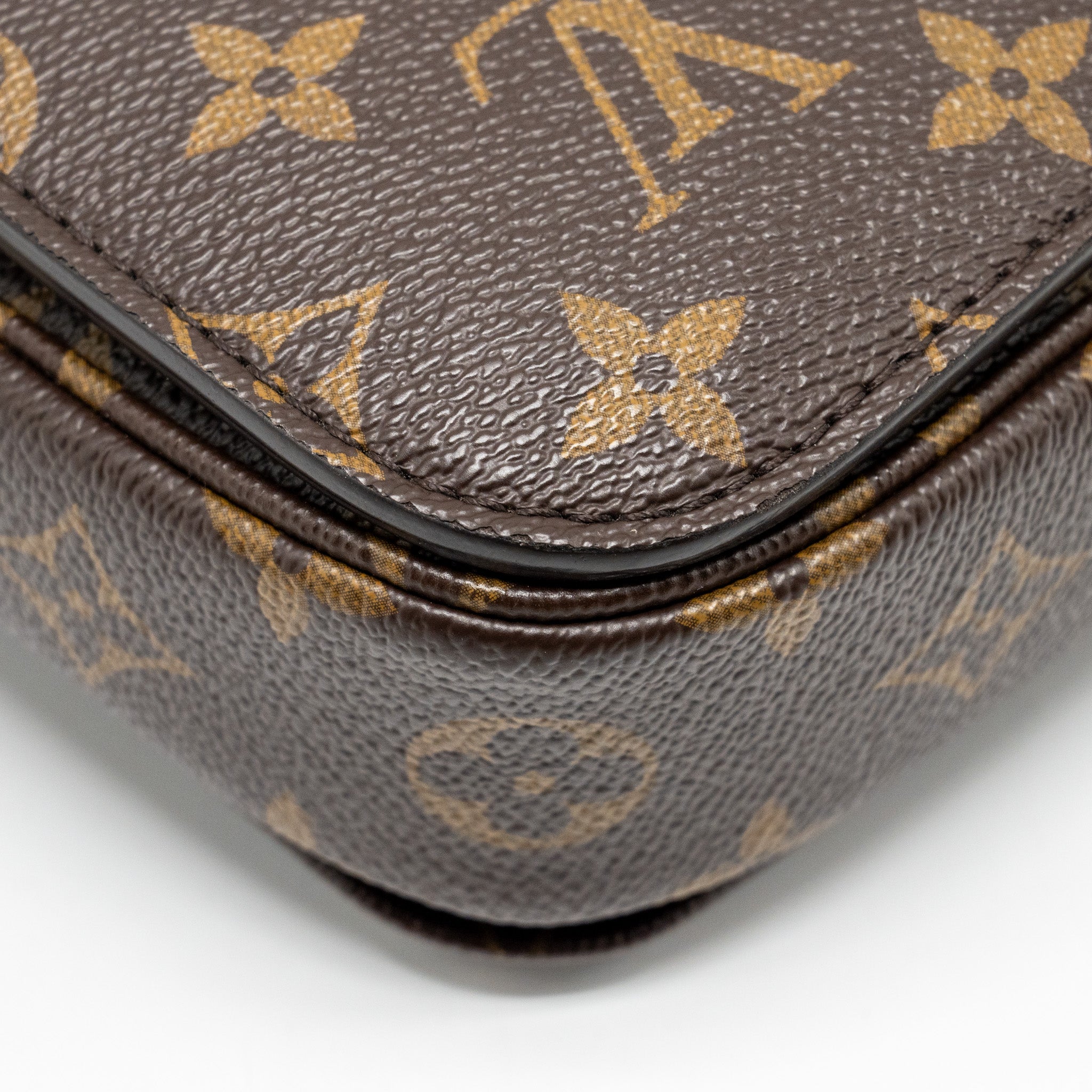 AAA Replica Louis Vuitton LV POCHETTE METIS MONOGRAM CANVAS GHW
