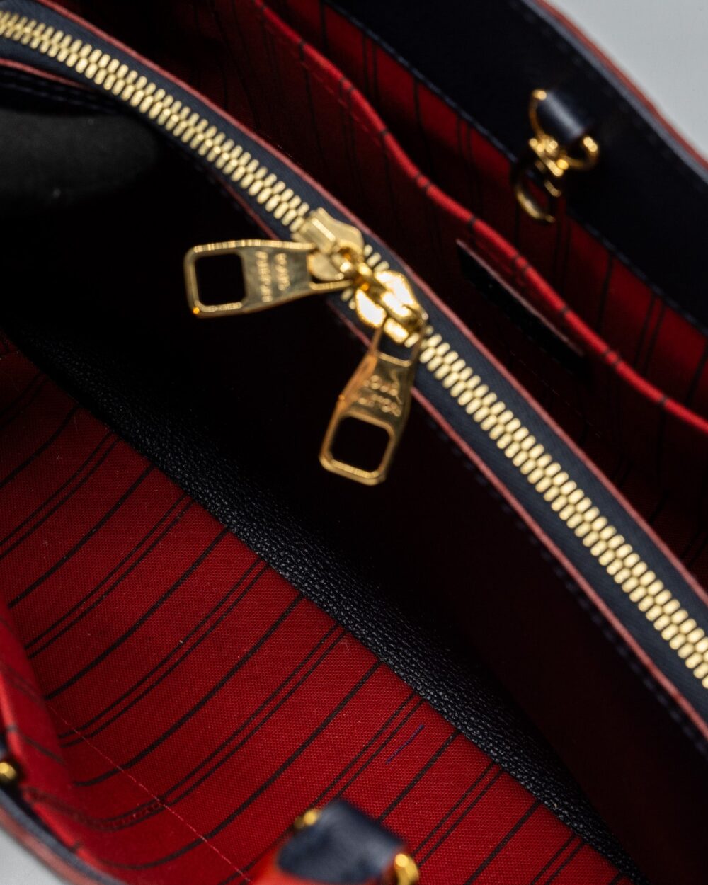 AAA Replica Louis Vuitton LV MONTAIGNE MM MONOGRAM EMPREINTE NAVY GHW