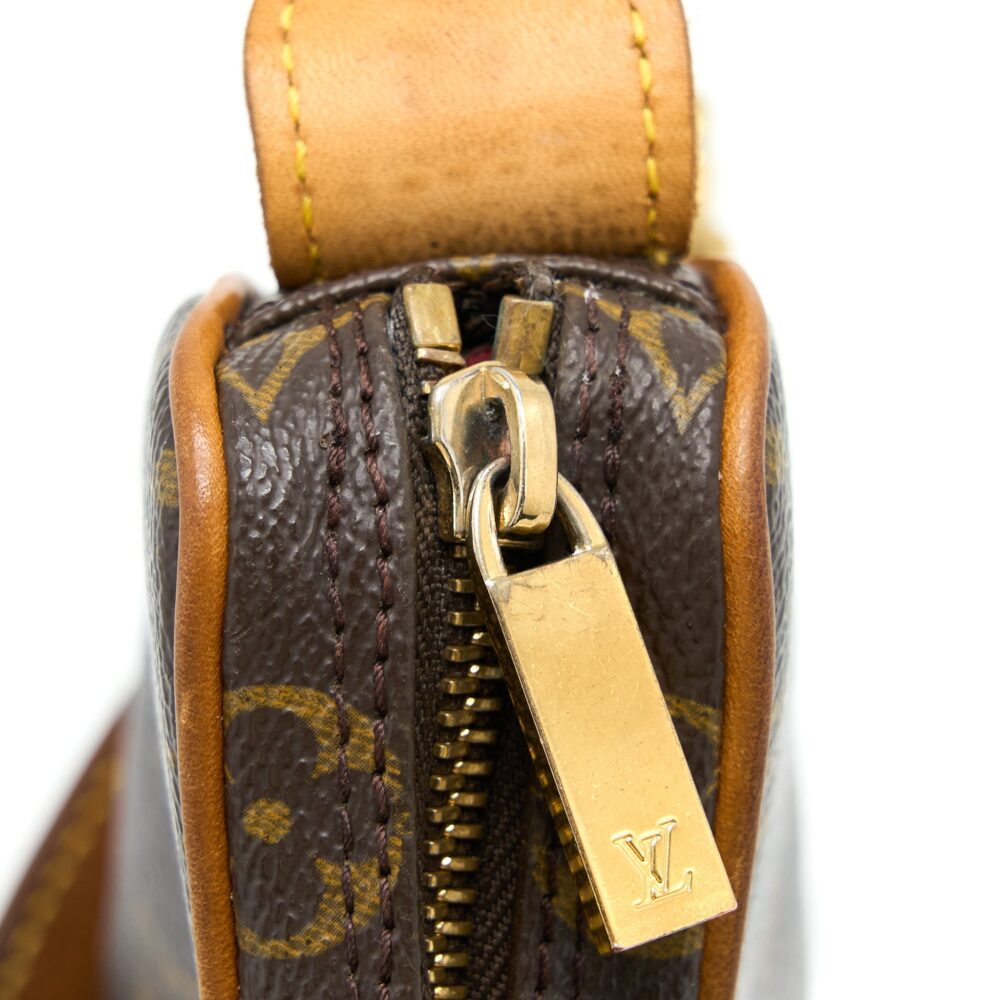 AAA Replica Louis Vuitton LV VINTAGE SHOULDER BAG MONOGRAM CANVAS GHW