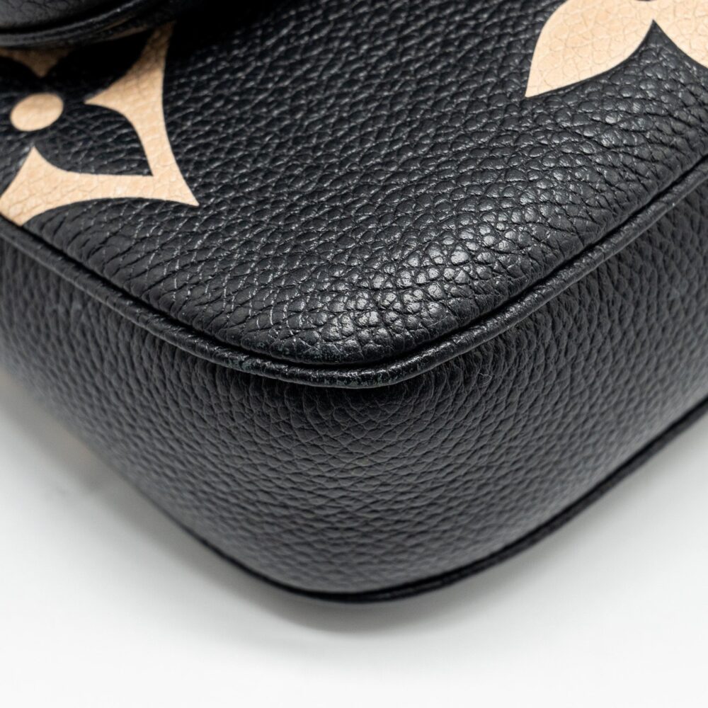 AAA Replica Louis Vuitton LV MULTI POCHETTE ACCESSORIES BICOLOUR MONOGRAM EMPREINTE GHW