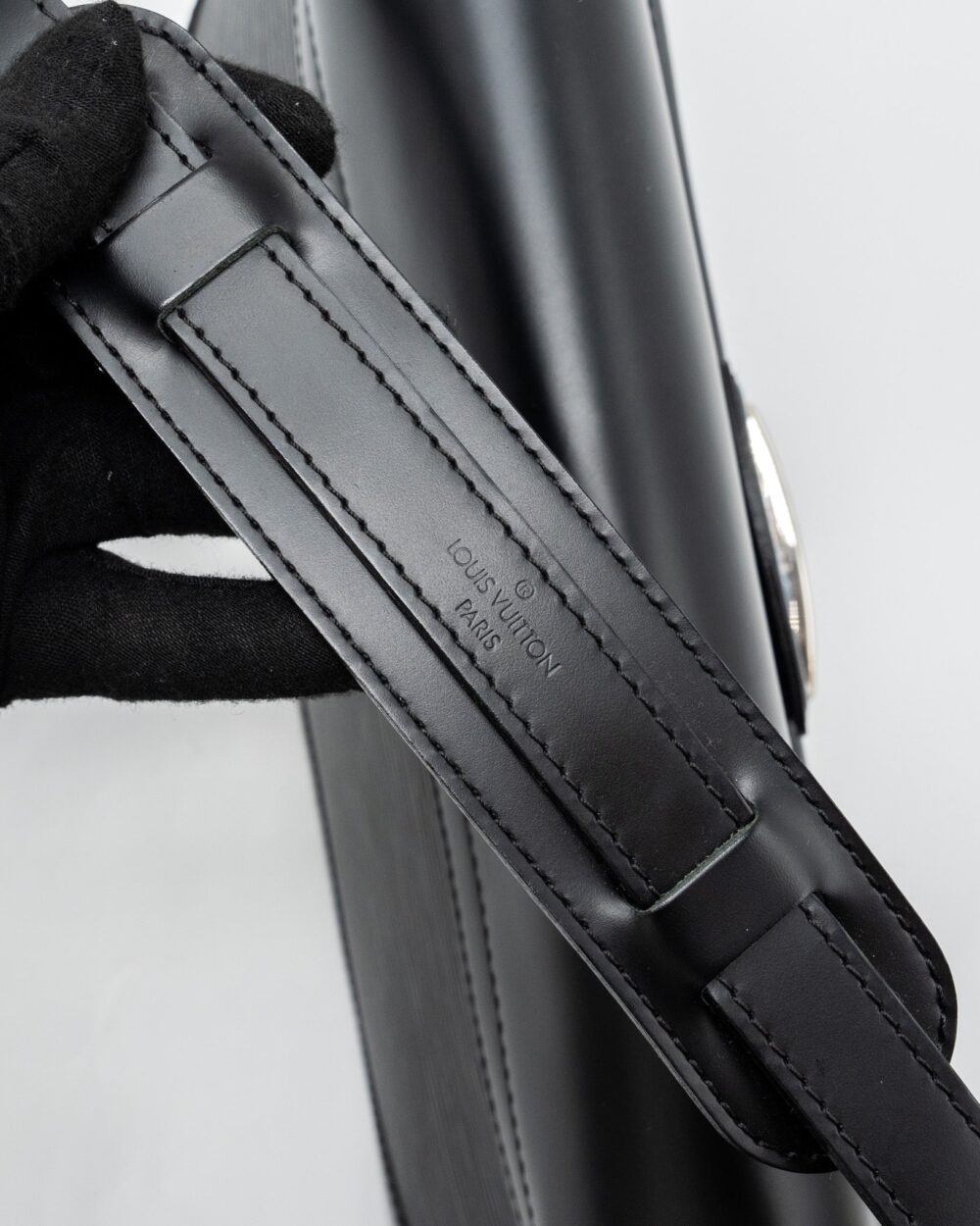 AAA Replica Louis Vuitton LV BAGATELLE PM EPI BLACK SHW
