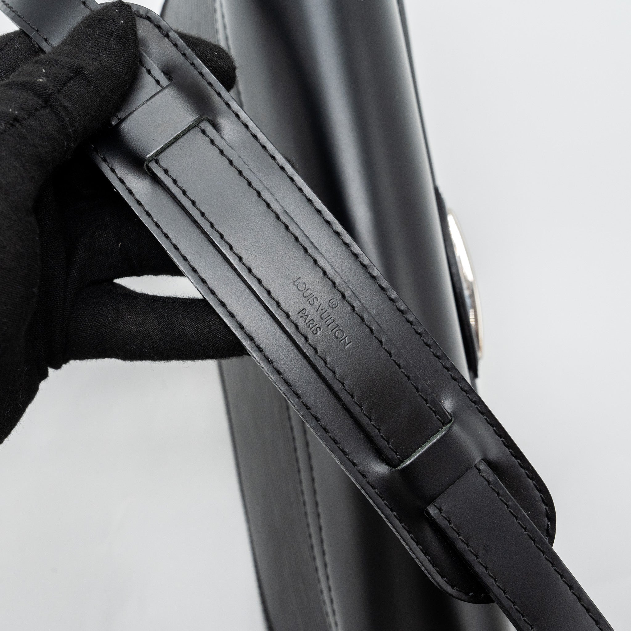 AAA Replica Louis Vuitton LV BAGATELLE PM EPI BLACK SHW