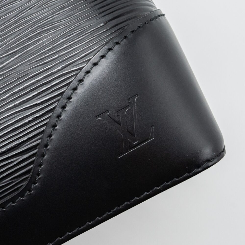 AAA Replica Louis Vuitton LV BAGATELLE PM EPI BLACK SHW
