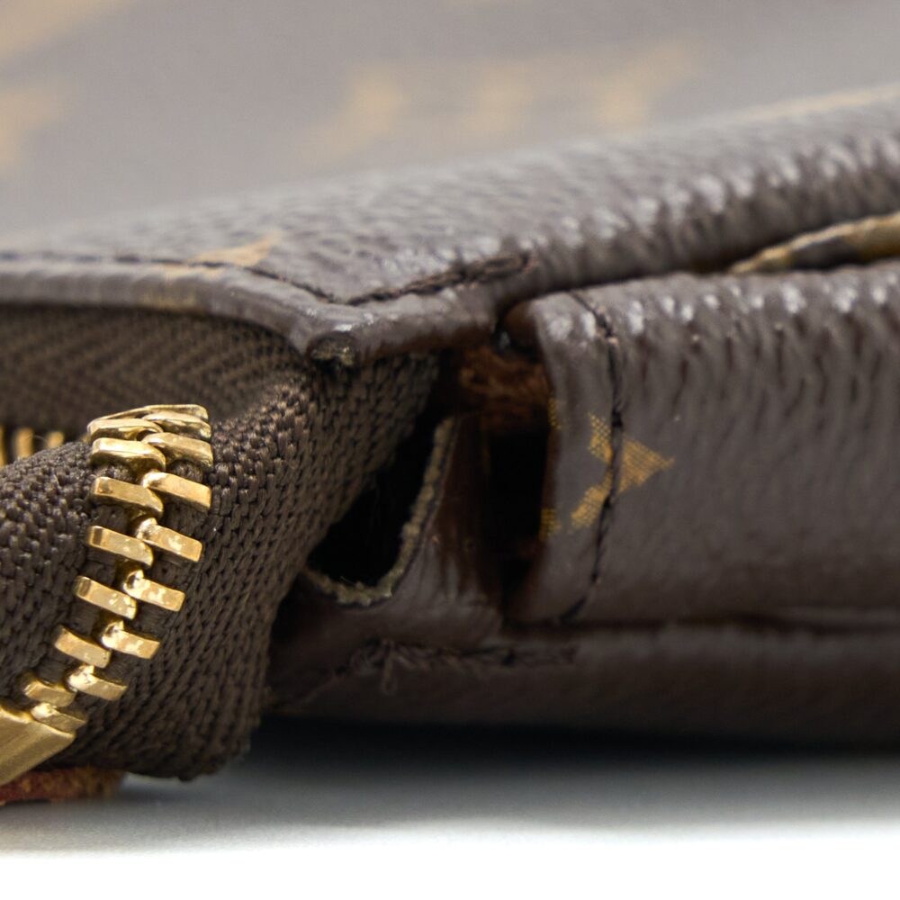 AAA Replica Louis Vuitton LV MINI POCHETTE ACCESSORIES MONOGRAM CANVAS GHW